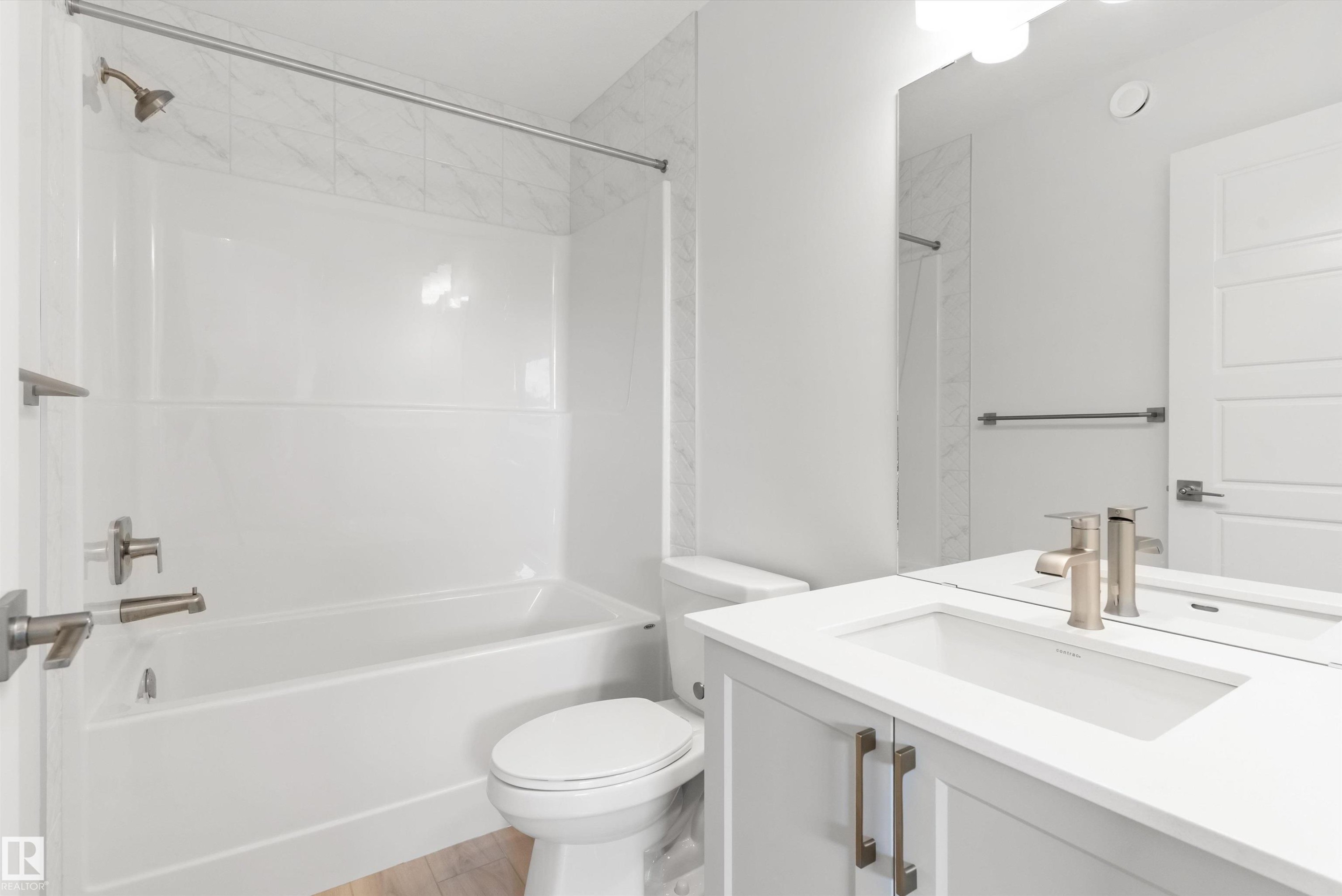 5047 Cawsey Link Sw, Edmonton, AB - Indoor Photo Showing Bathroom