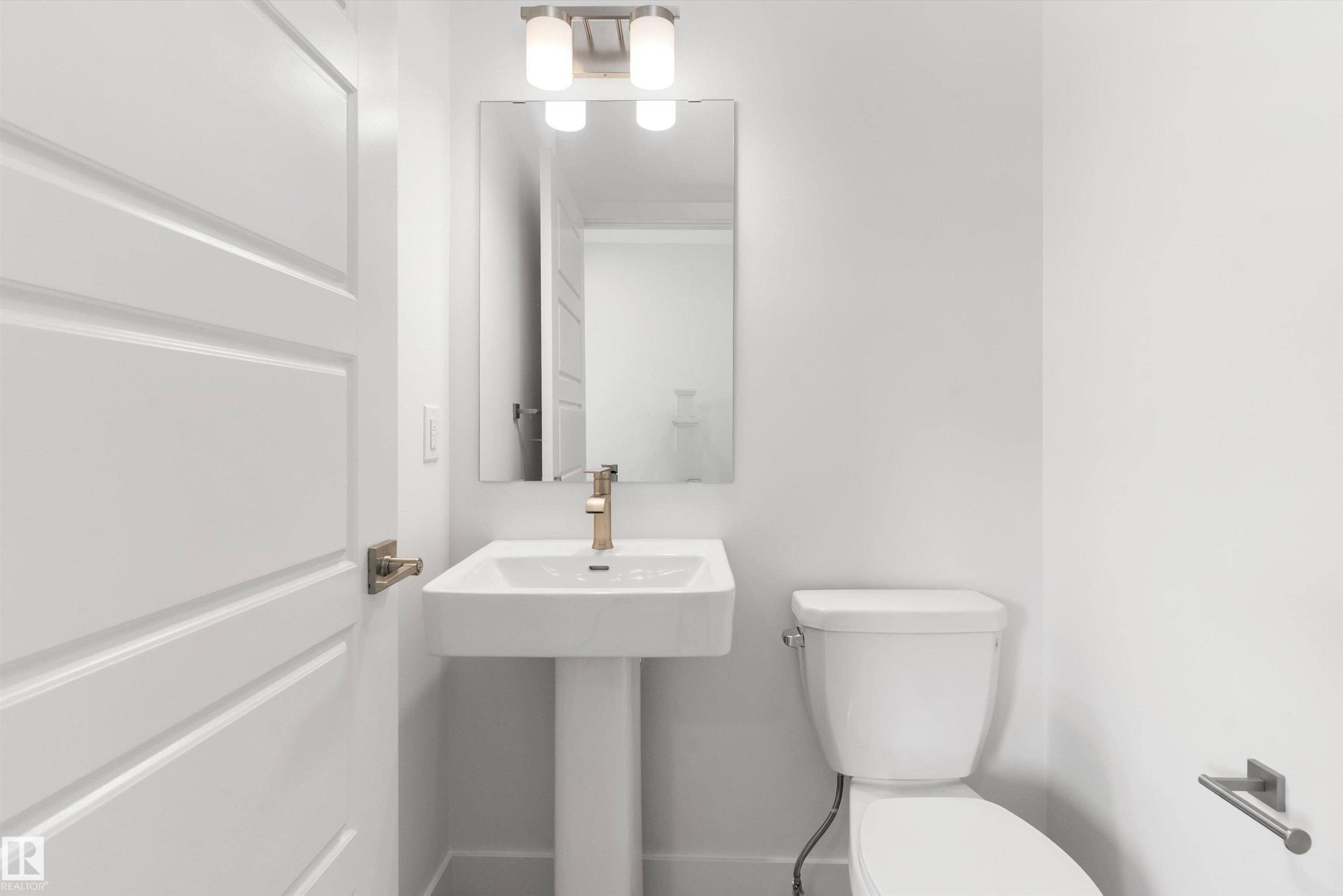 5047 Cawsey Link Sw, Edmonton, AB - Indoor Photo Showing Bathroom