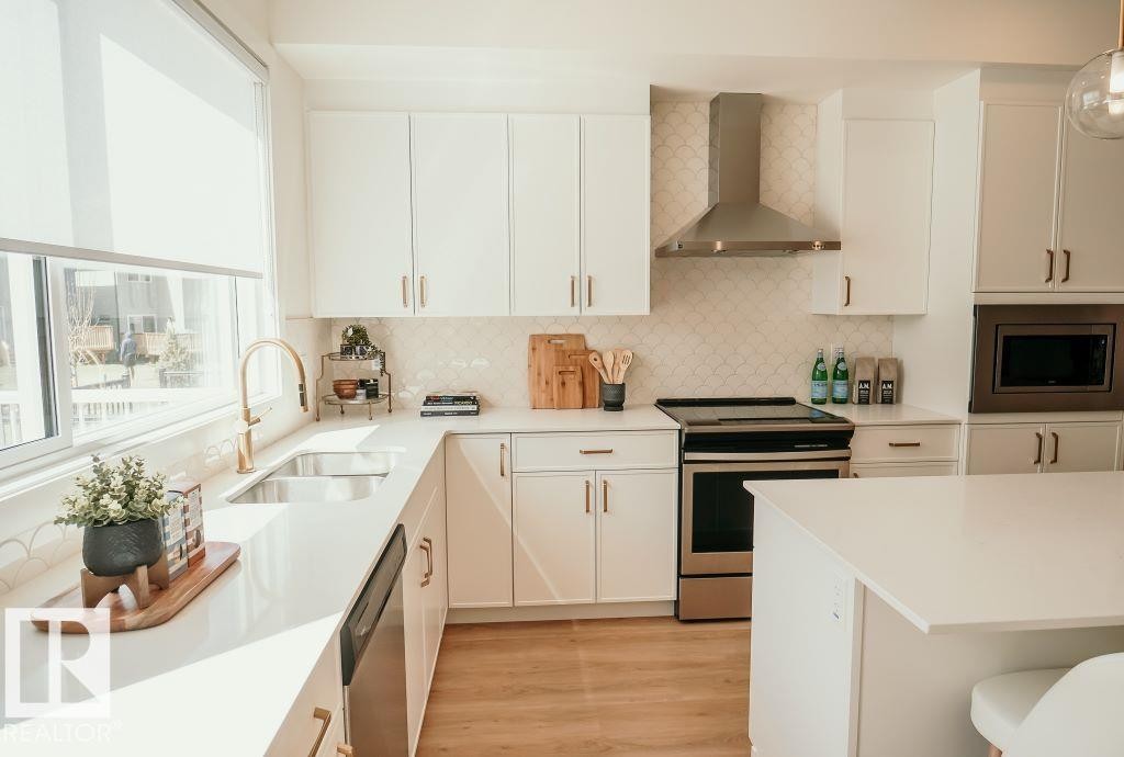 7017 50A Avenue, Beaumont, AB - Indoor Photo Showing Kitchen With Upgraded Kitchen