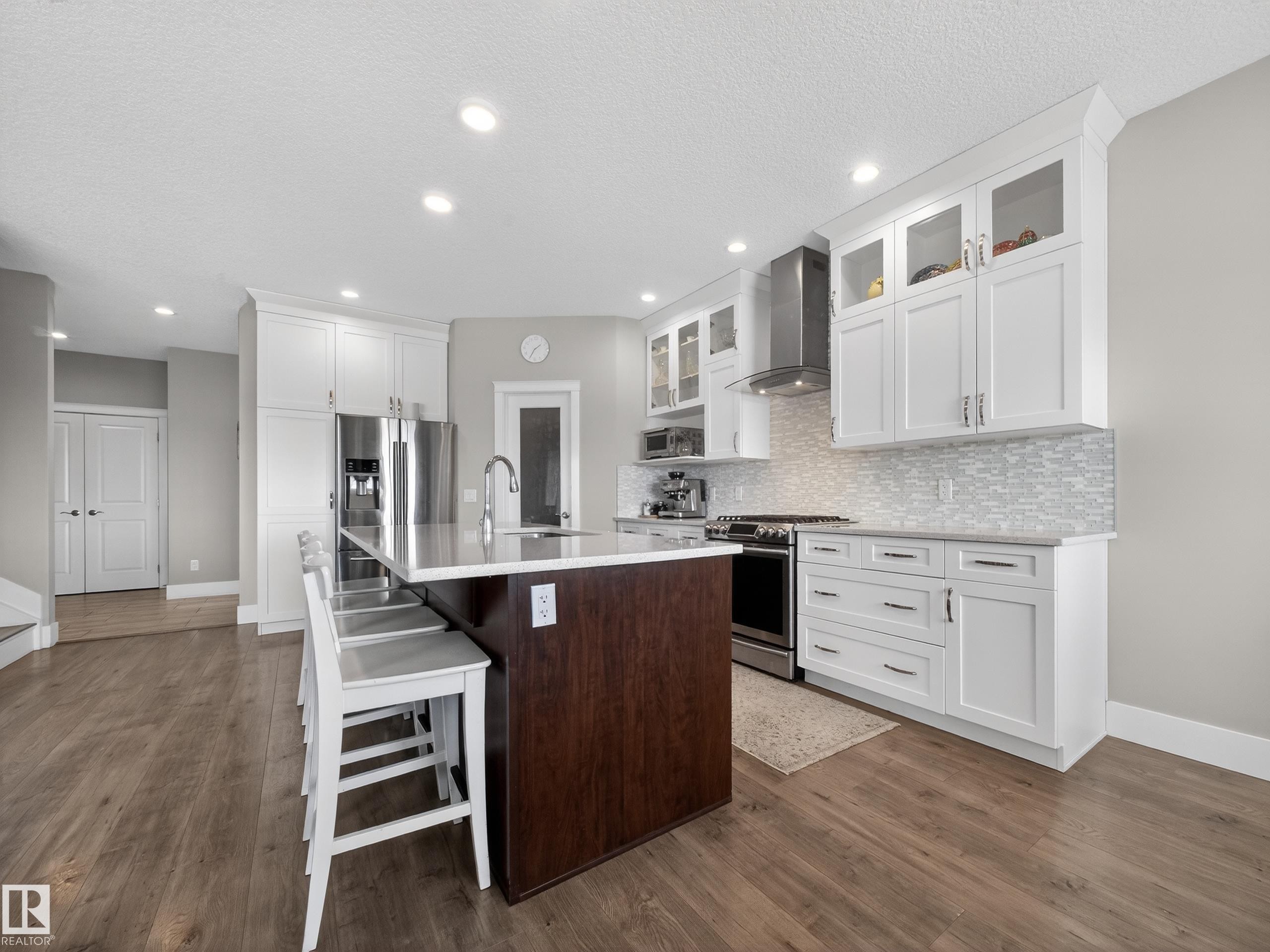 1047 Coopers Hawk Link Link, Edmonton, AB - Indoor Photo Showing Kitchen With Upgraded Kitchen