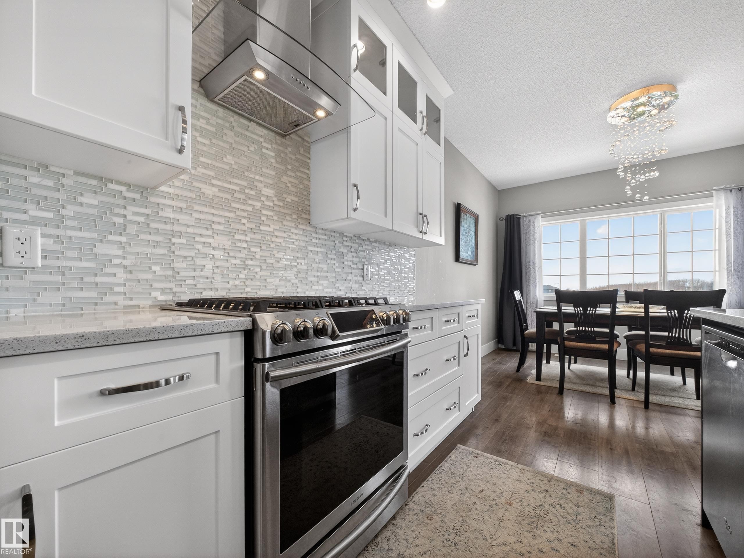 1047 Coopers Hawk Link Link, Edmonton, AB - Indoor Photo Showing Kitchen With Upgraded Kitchen