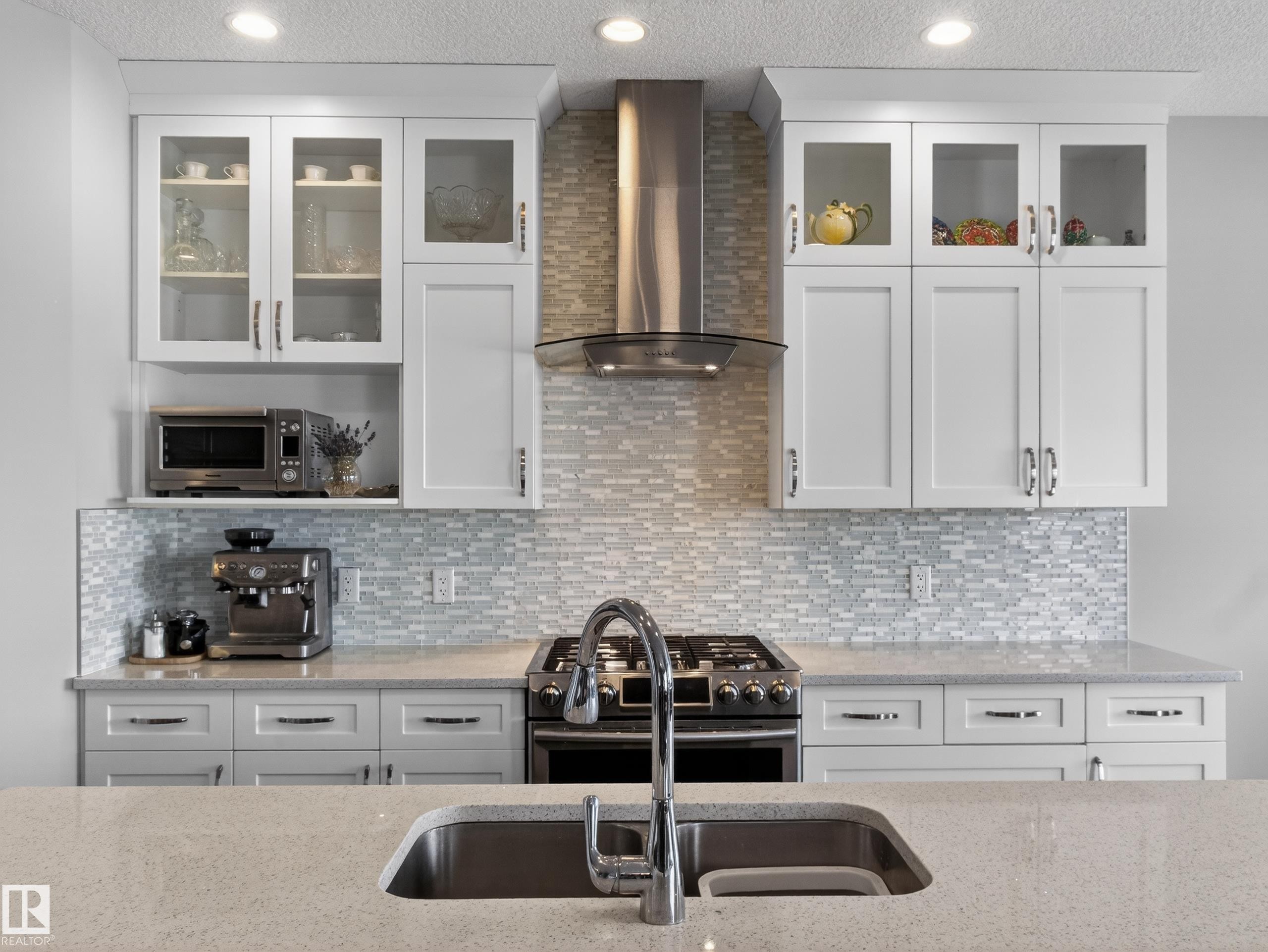 1047 Coopers Hawk Link Link, Edmonton, AB - Indoor Photo Showing Kitchen With Double Sink With Upgraded Kitchen