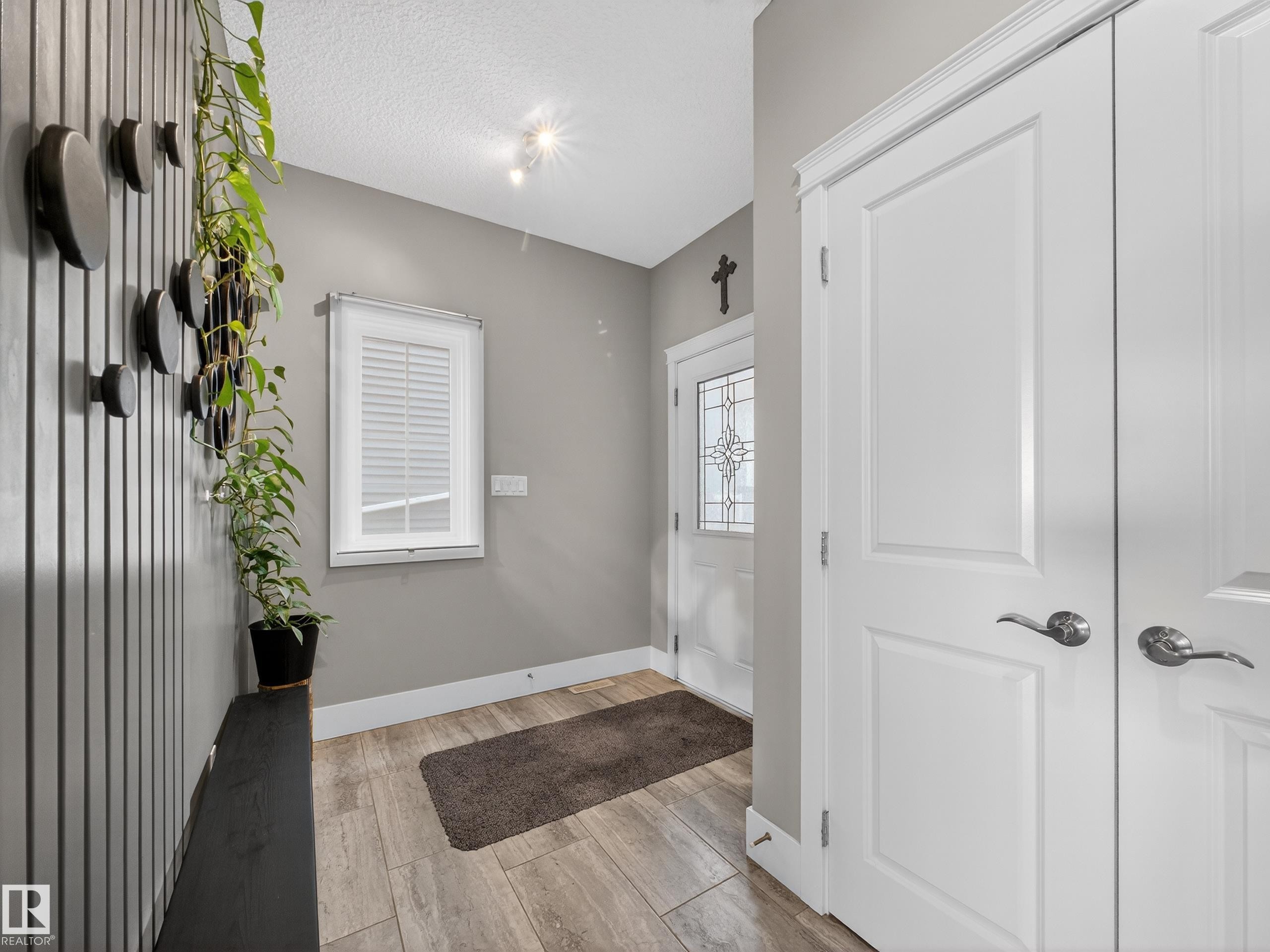 1047 Coopers Hawk Link Link, Edmonton, AB - Indoor Photo Showing Other Room