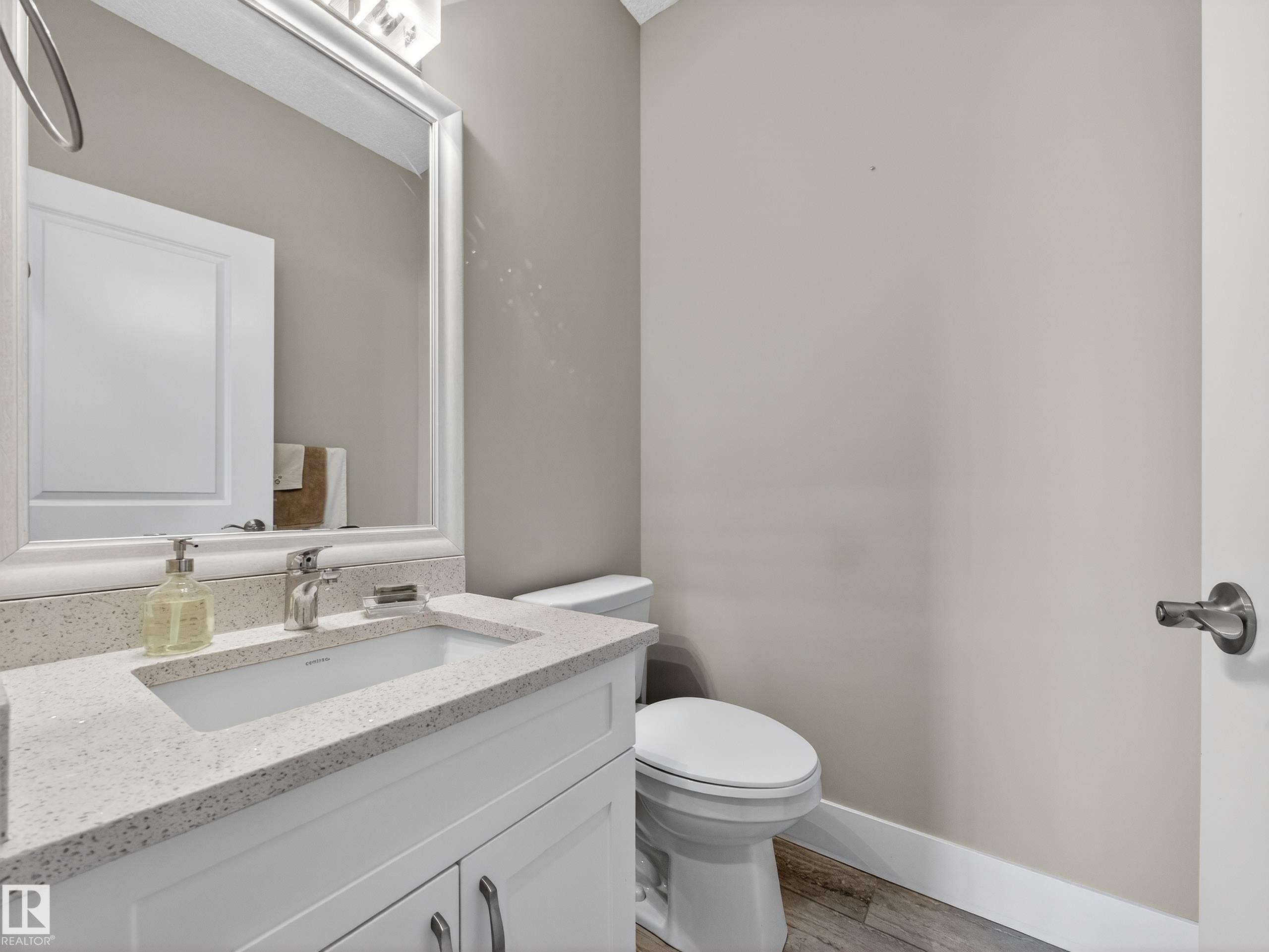 1047 Coopers Hawk Link Link, Edmonton, AB - Indoor Photo Showing Bathroom