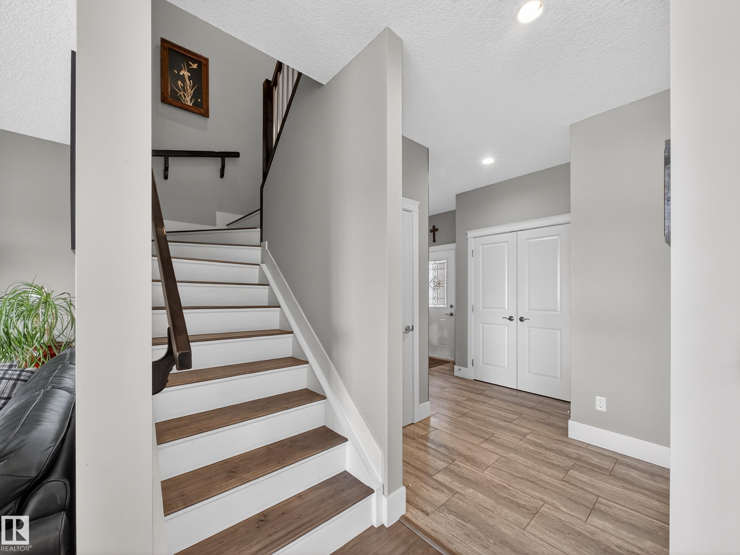 1047 Coopers Hawk Link Link, Edmonton, AB - Indoor Photo Showing Other Room