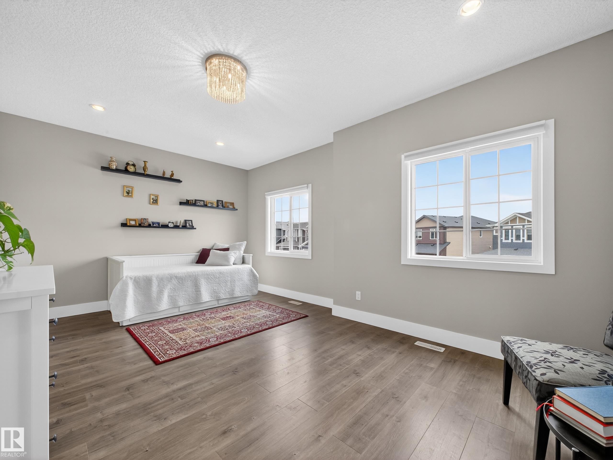 1047 Coopers Hawk Link Link, Edmonton, AB - Indoor Photo Showing Other Room