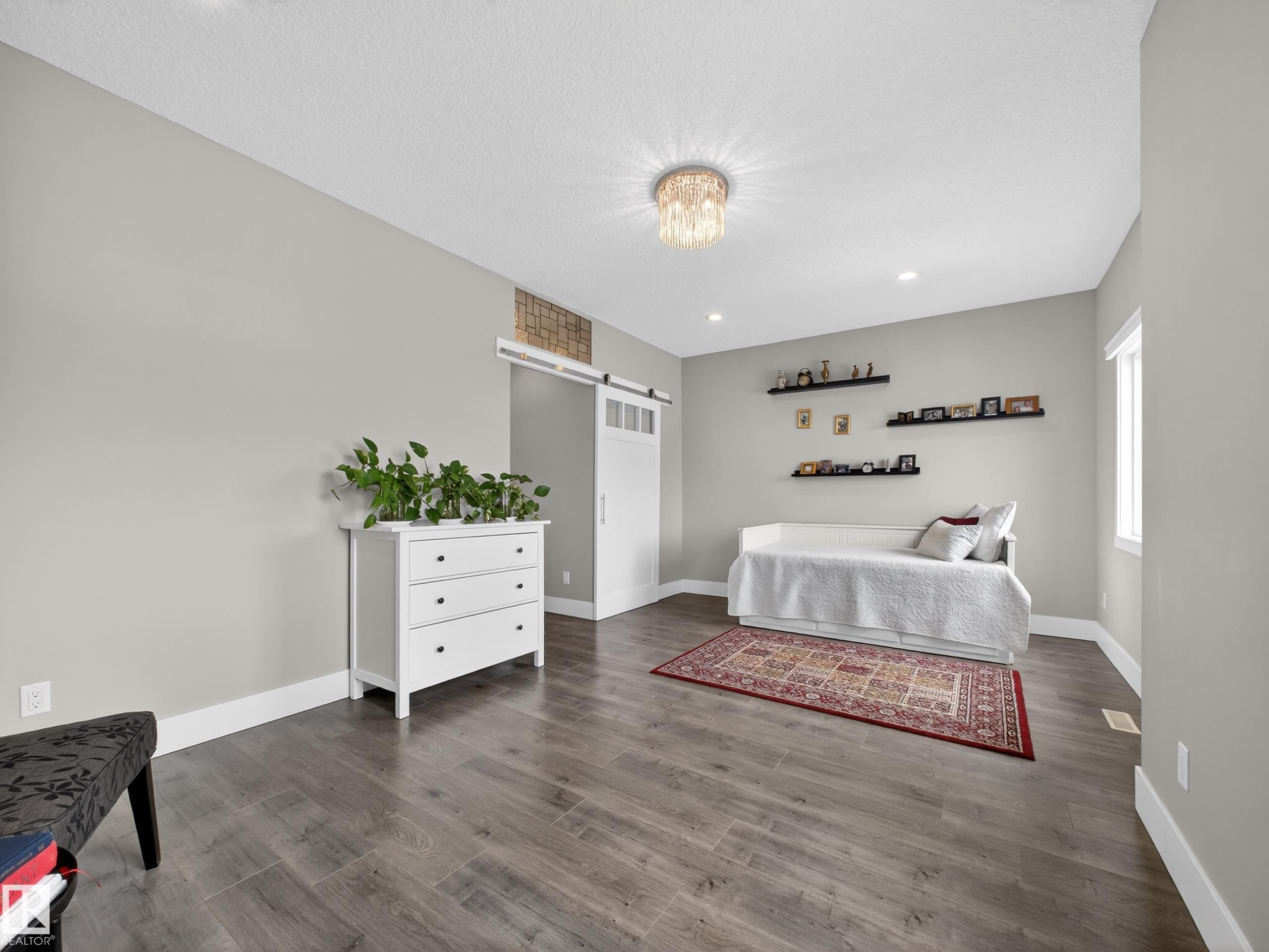1047 Coopers Hawk Link Link, Edmonton, AB - Indoor Photo Showing Bedroom