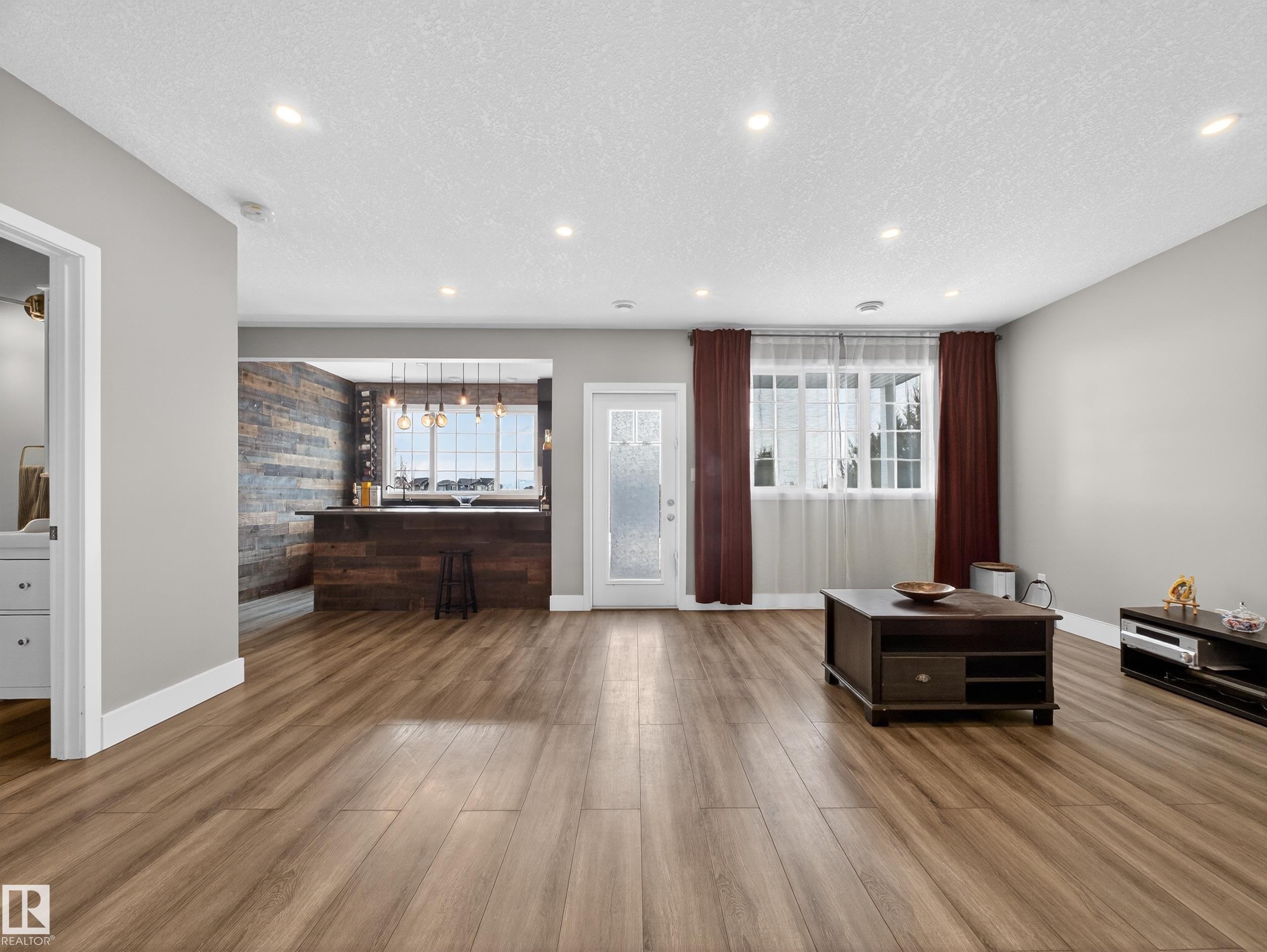 1047 Coopers Hawk Link Link, Edmonton, AB - Indoor