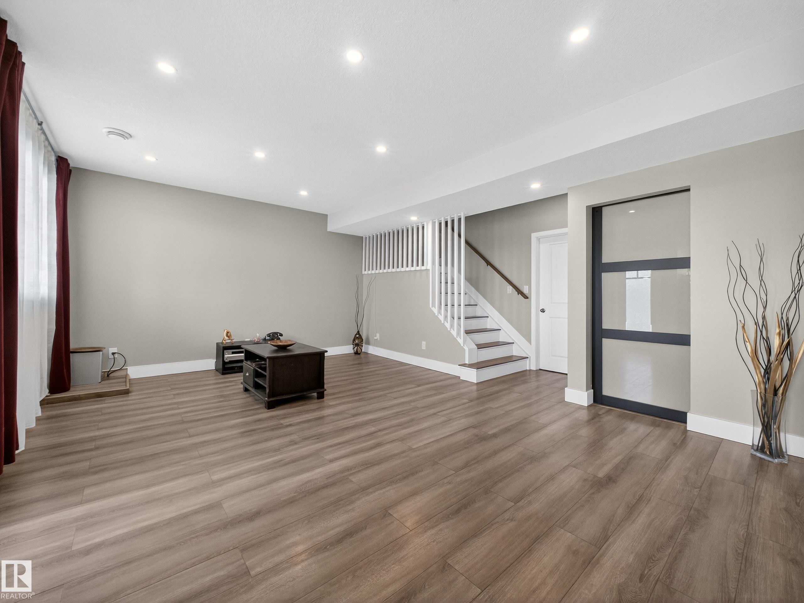 1047 Coopers Hawk Link Link, Edmonton, AB - Indoor