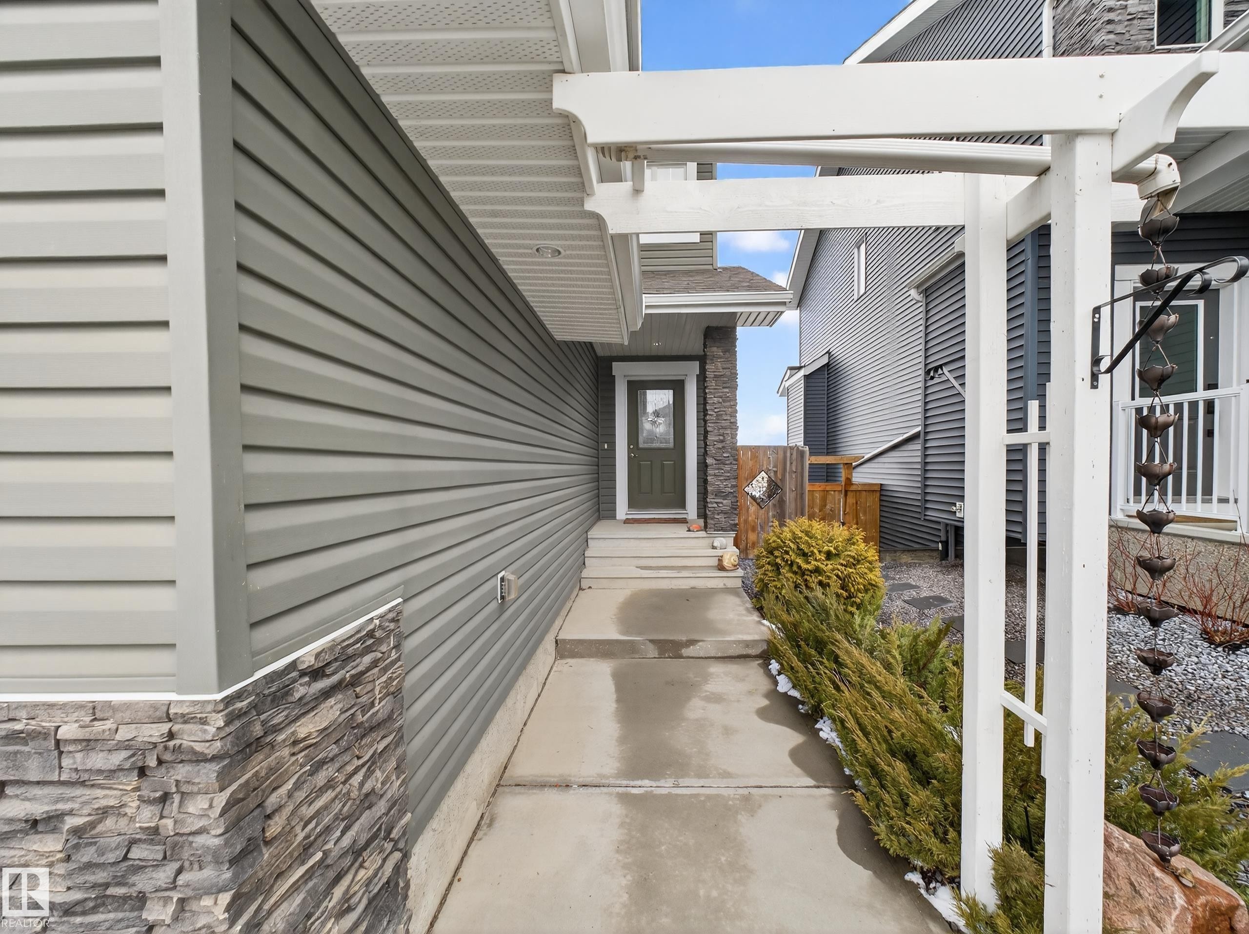 1047 Coopers Hawk Link Link, Edmonton, AB - Outdoor