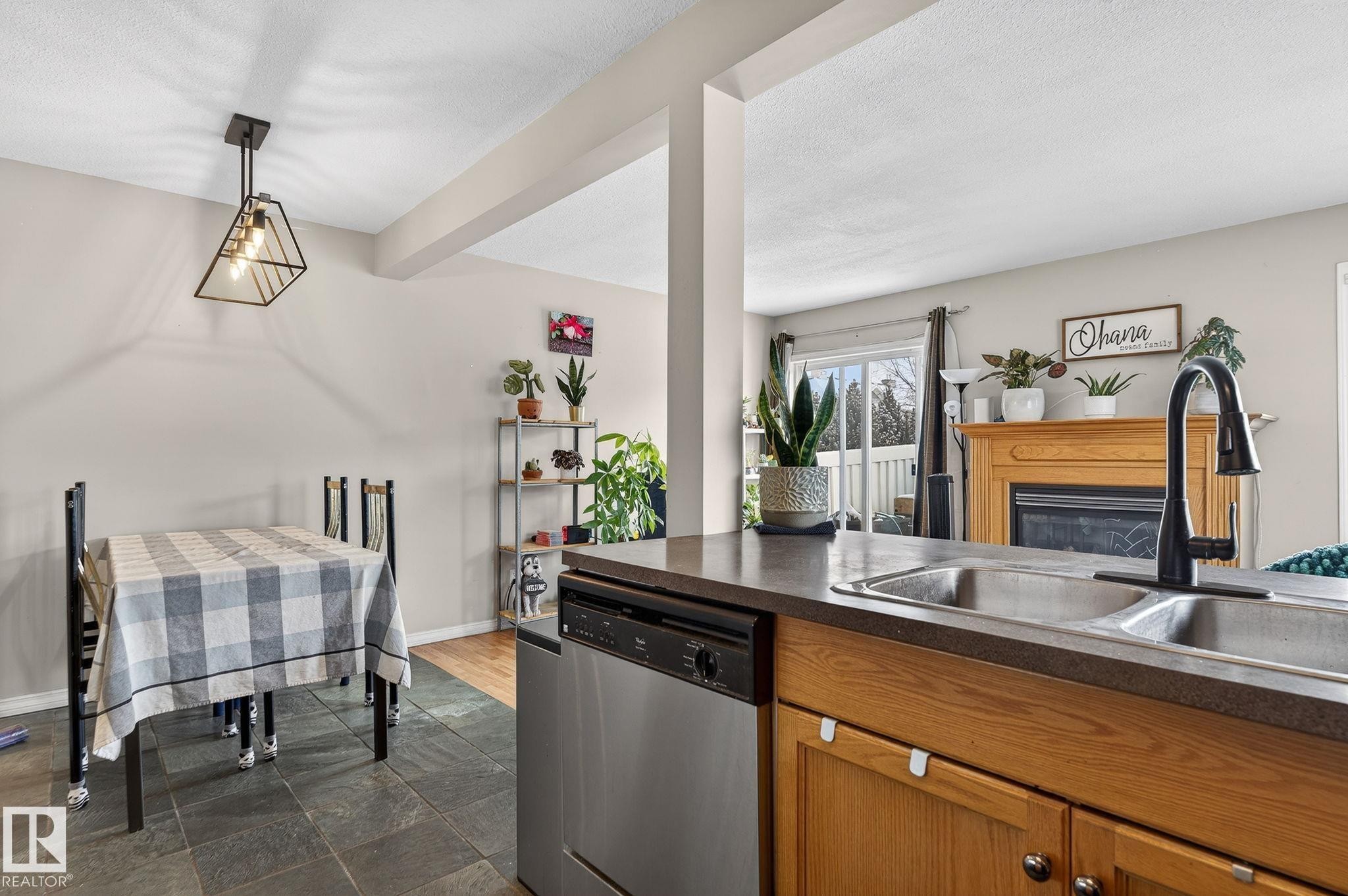 176 230 Edwards Drive, Edmonton, AB - Indoor