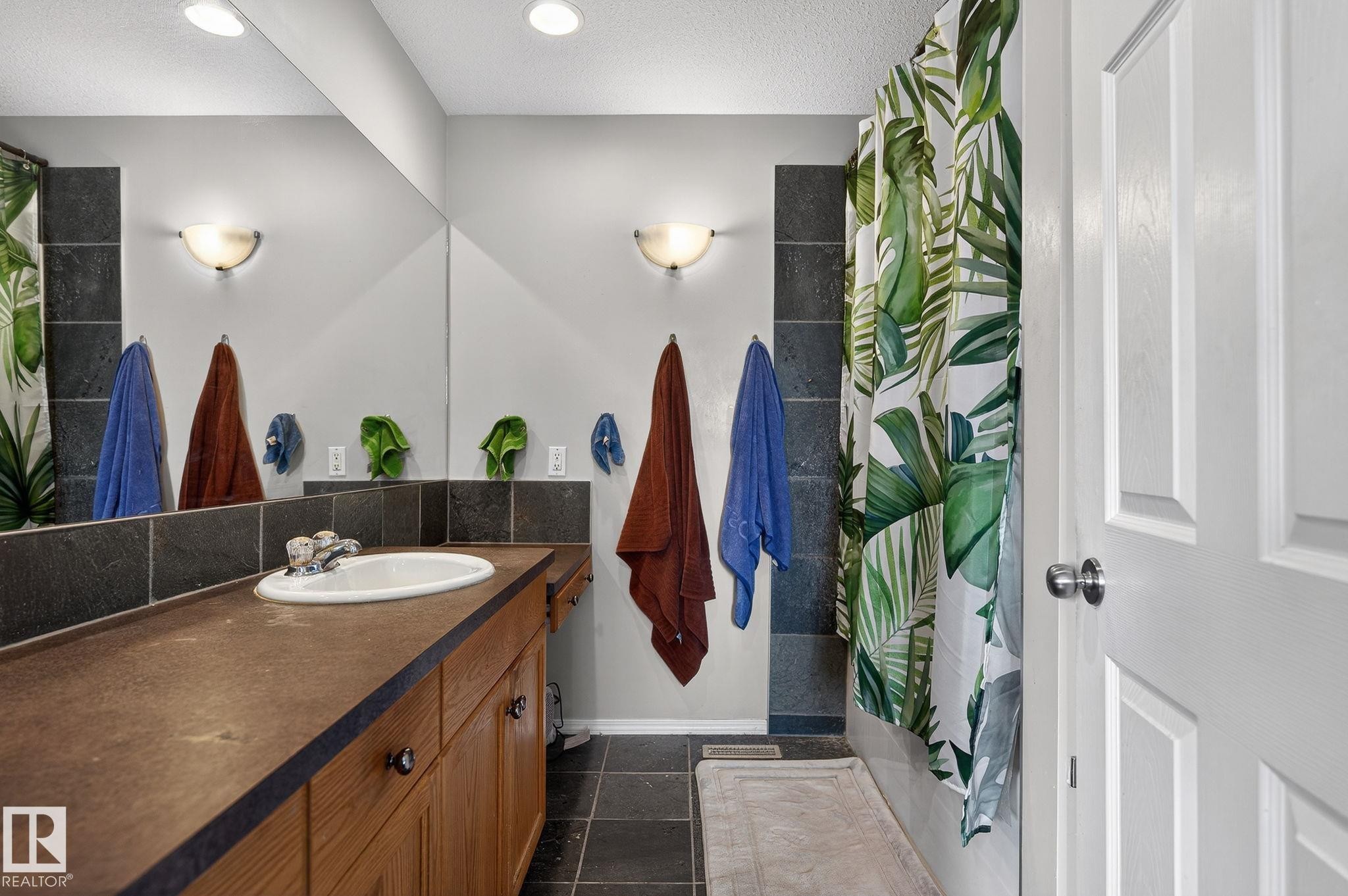 176 230 Edwards Drive, Edmonton, AB - Indoor Photo Showing Bathroom