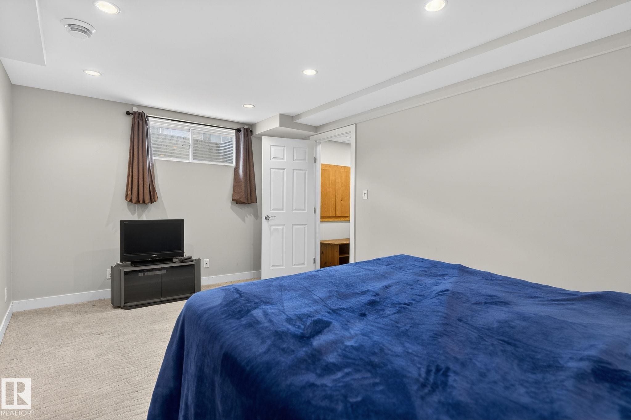 176 230 Edwards Drive, Edmonton, AB - Indoor Photo Showing Bedroom