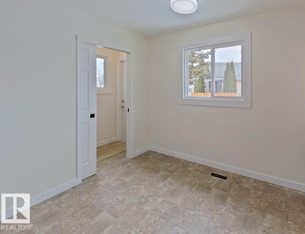 4507 35 Avenue, Edmonton, AB - Indoor Photo Showing Other Room