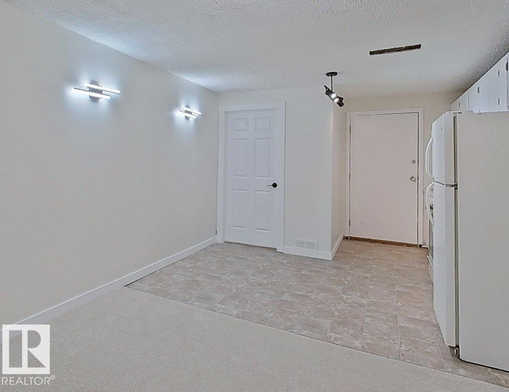 4507 35 Avenue, Edmonton, AB - Indoor Photo Showing Other Room