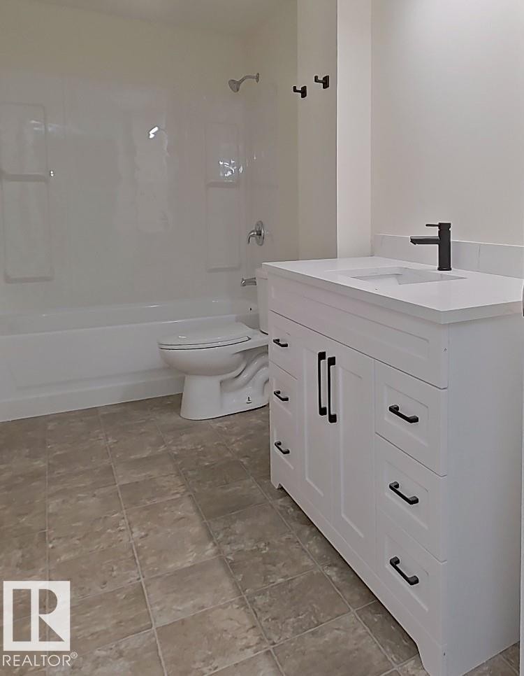 4507 35 Avenue, Edmonton, AB - Indoor Photo Showing Bathroom