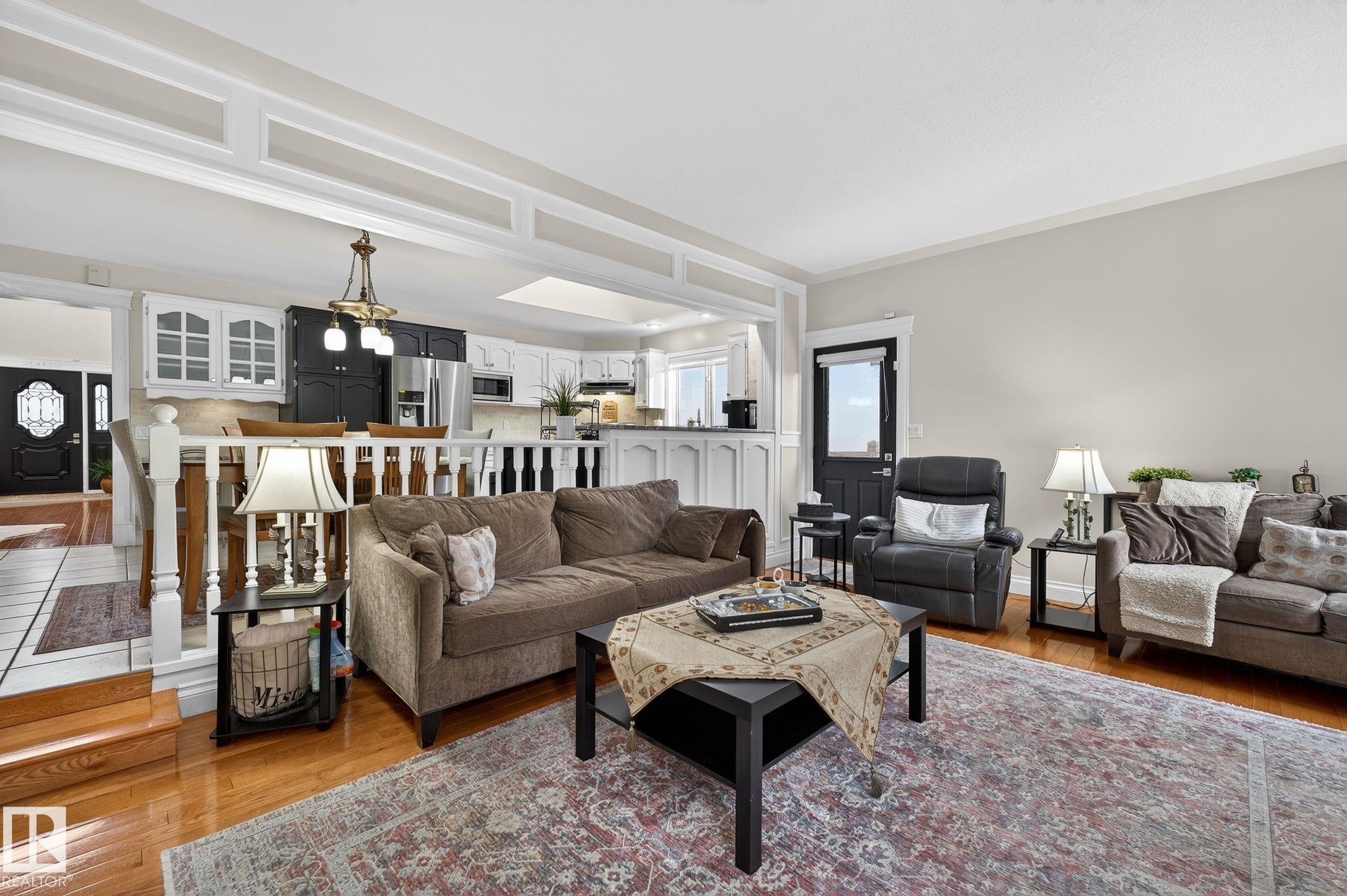 158 Wolf Ridge Place, Edmonton, AB - Indoor Photo Showing Living Room