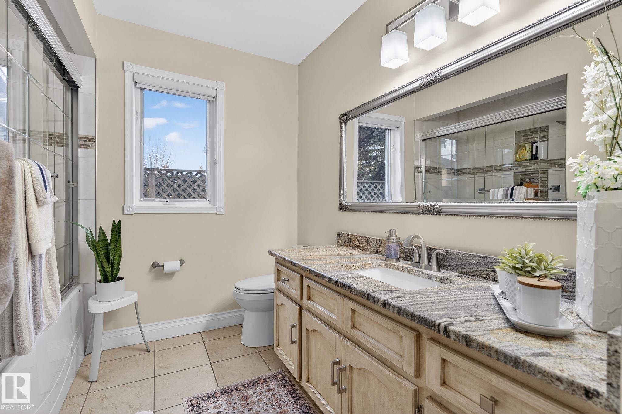 158 Wolf Ridge Place, Edmonton, AB - Indoor Photo Showing Bathroom