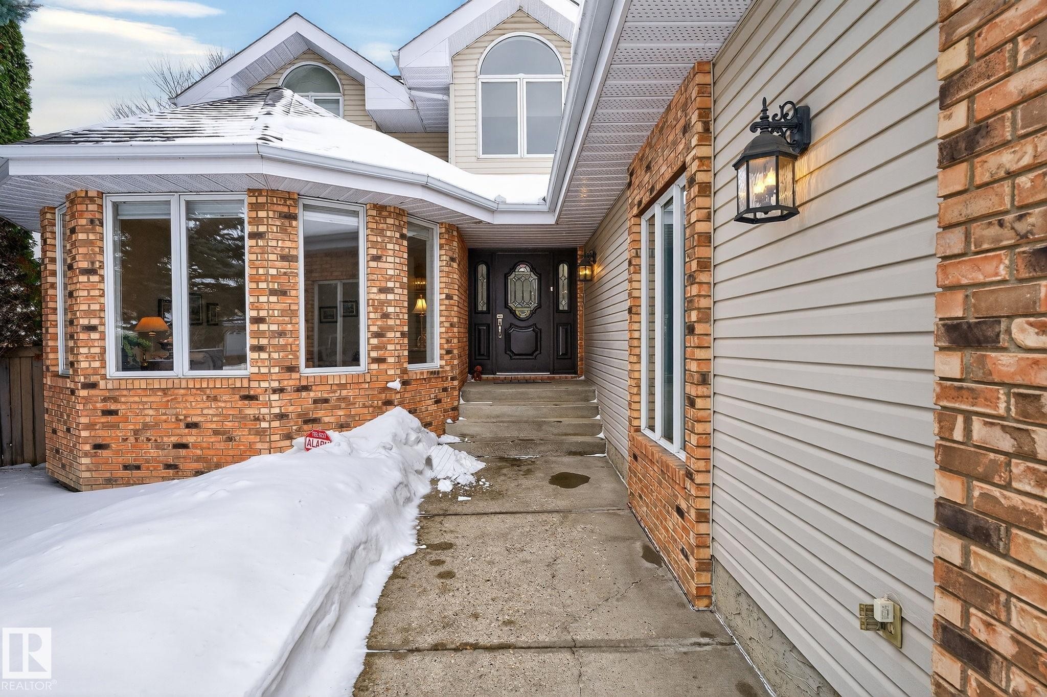 158 Wolf Ridge Place, Edmonton, AB - Outdoor With Facade
