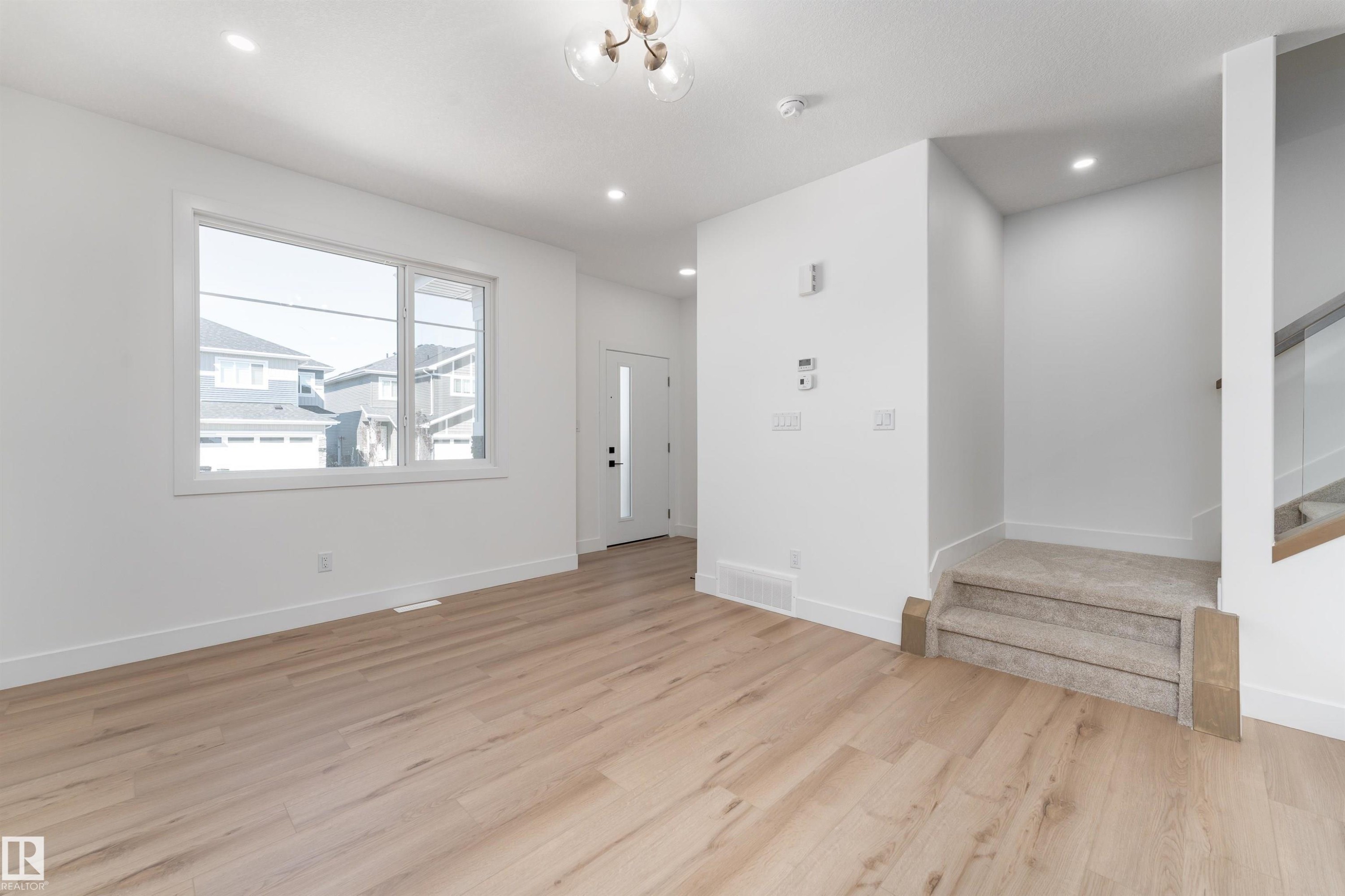 3117 Magpie Way, Edmonton, AB - Indoor Photo Showing Other Room