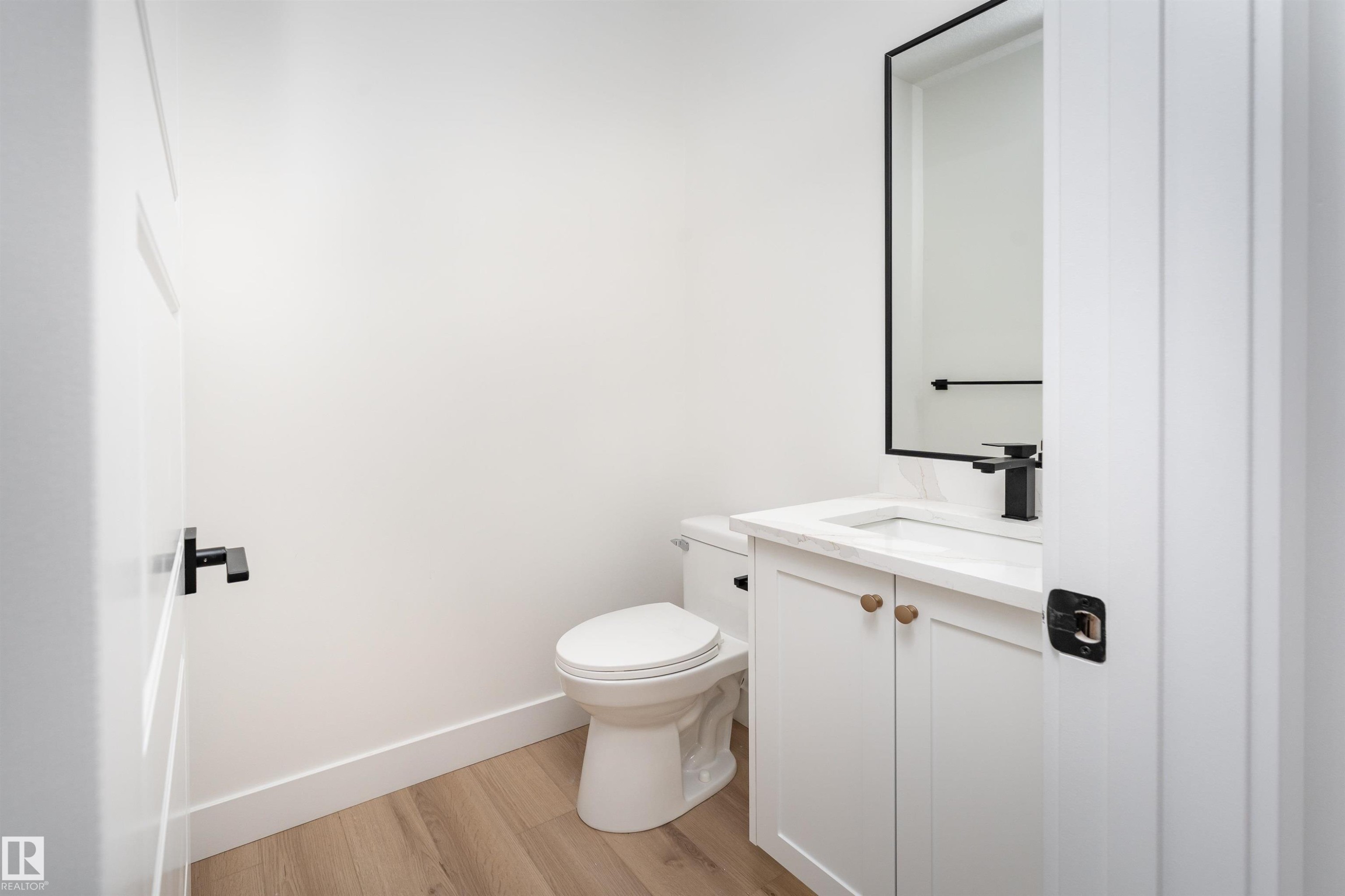 3117 Magpie Way, Edmonton, AB - Indoor Photo Showing Bathroom