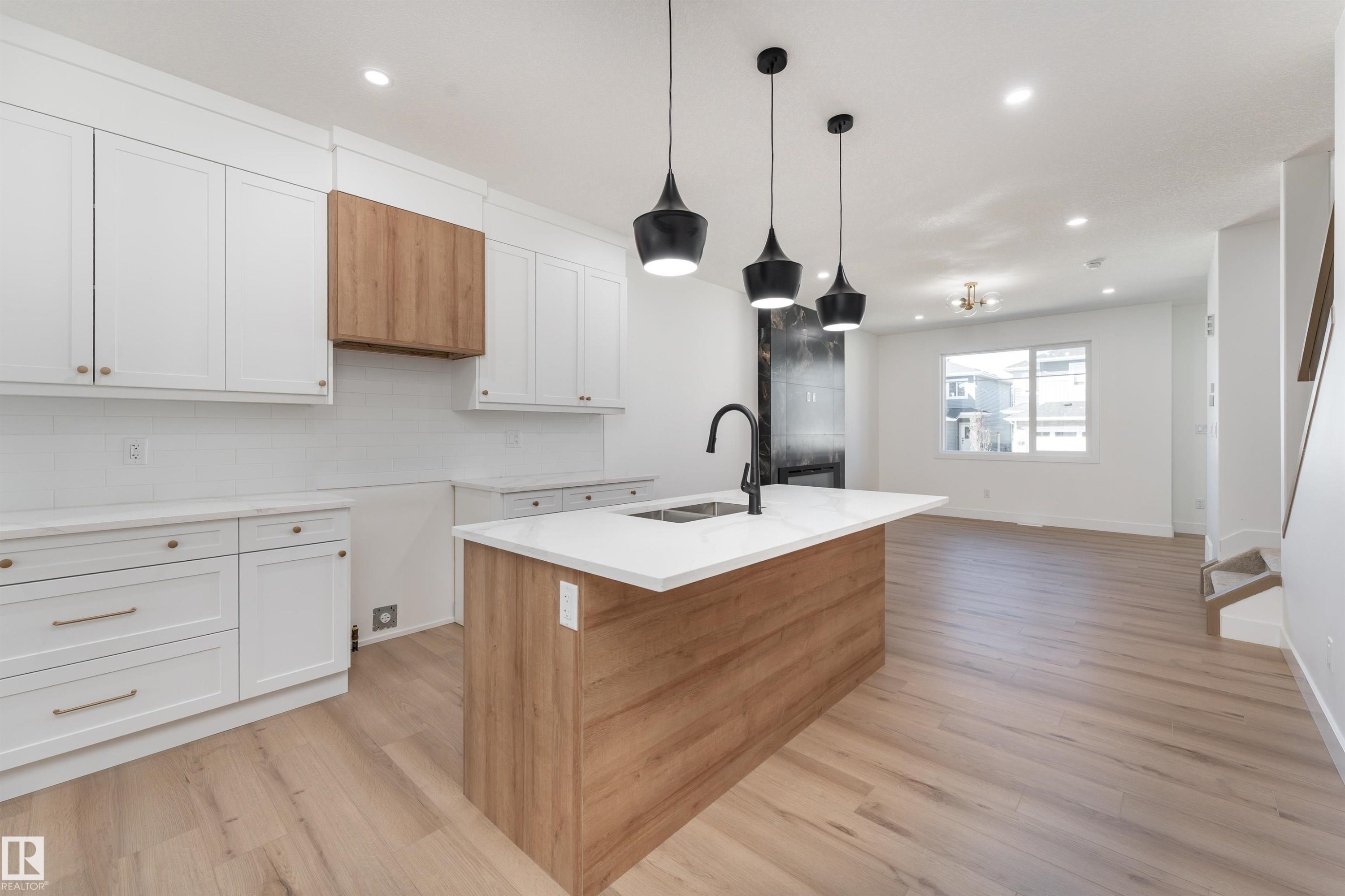 3117 Magpie Way, Edmonton, AB - Indoor Photo Showing Kitchen