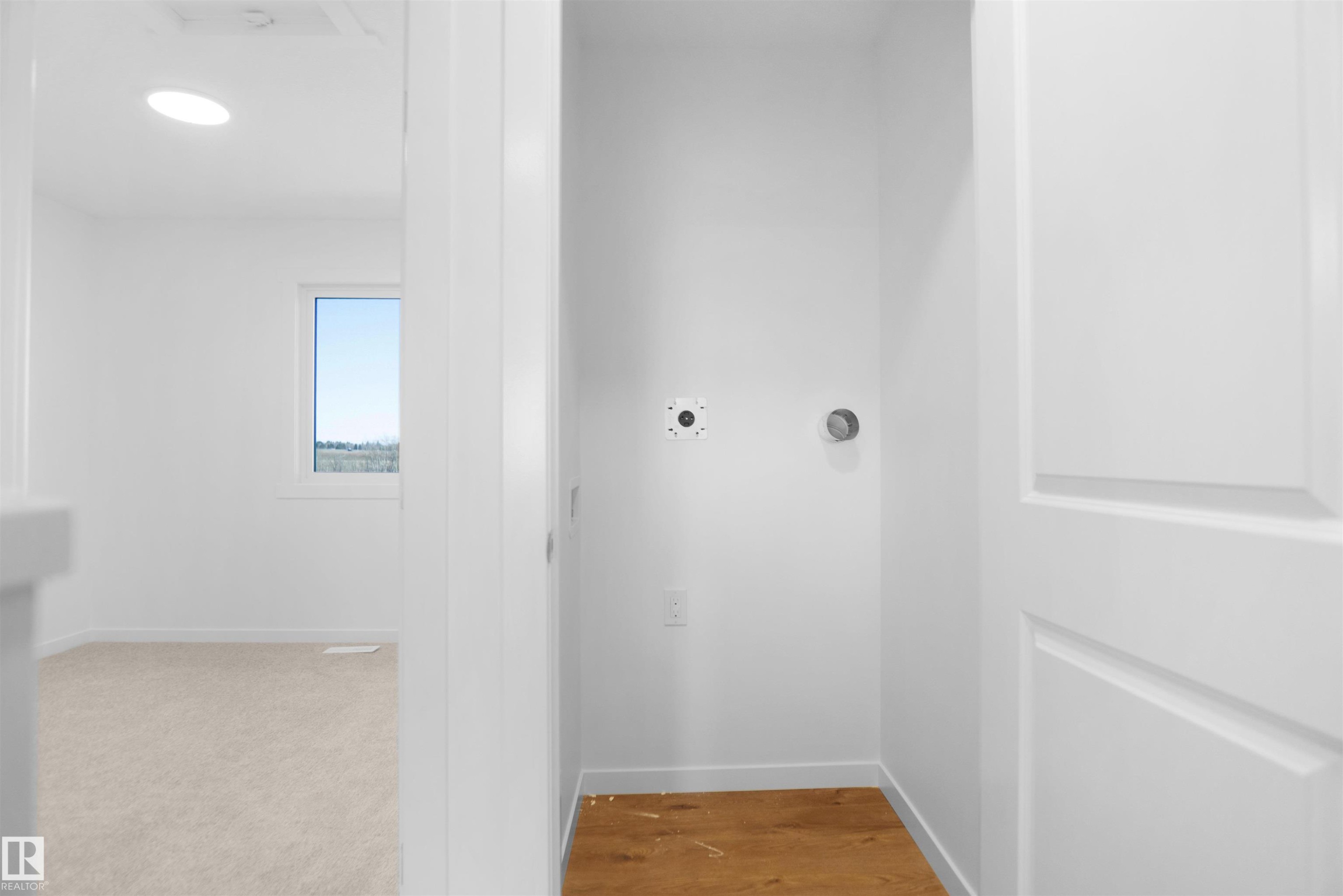 533 Aster Drive, Edmonton, AB - Indoor Photo Showing Other Room