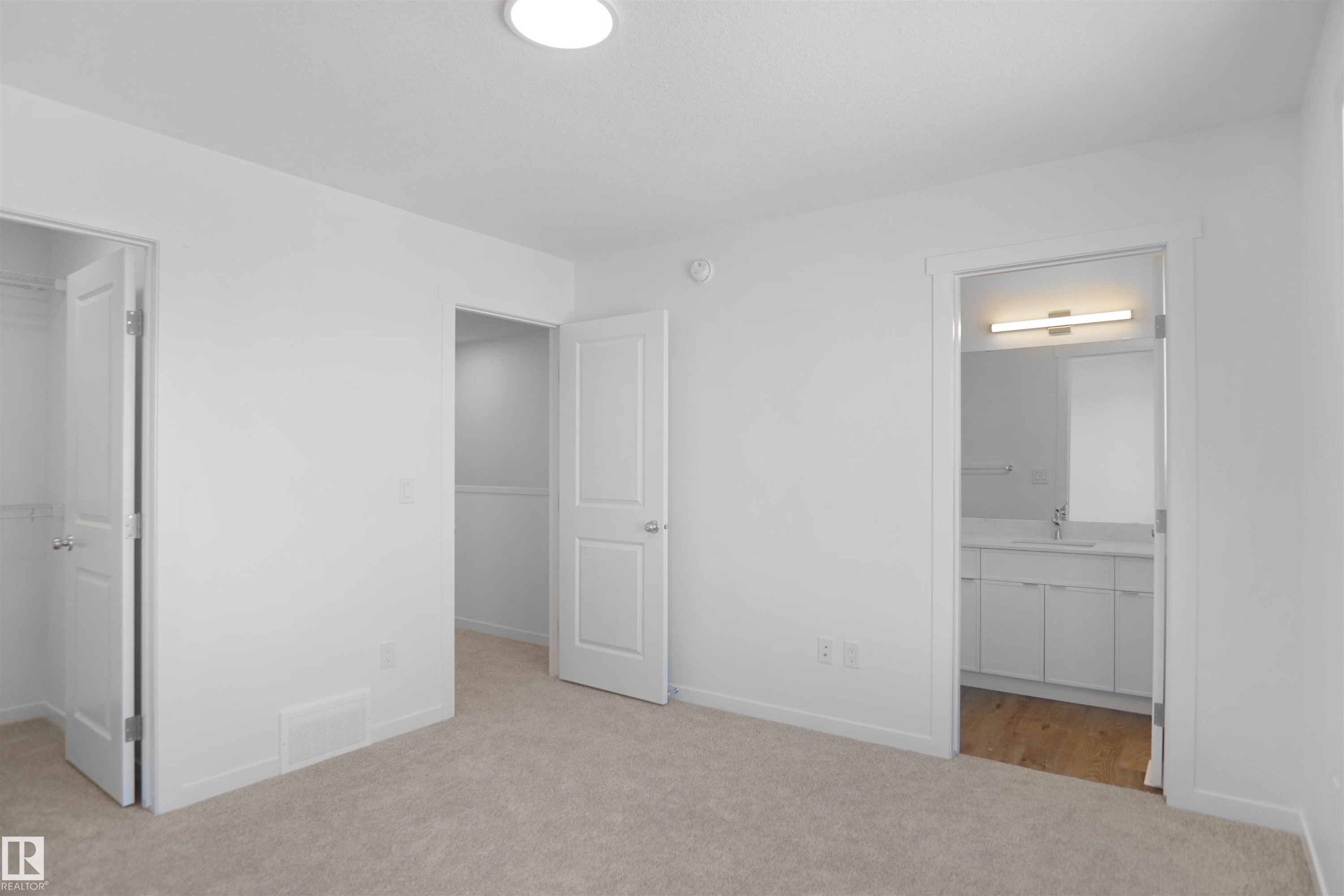423 Aster Drive, Edmonton, AB - Indoor Photo Showing Other Room
