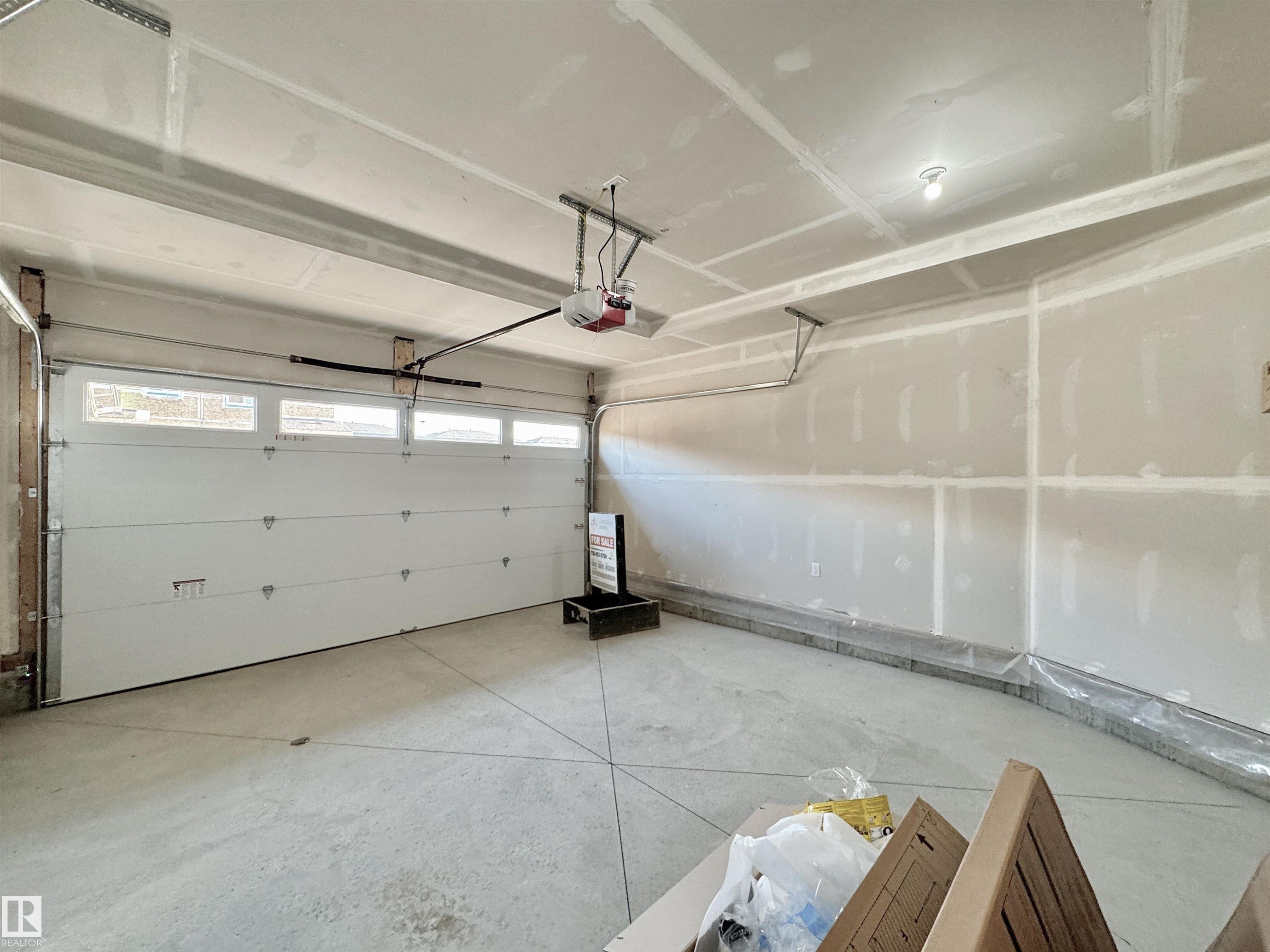 133 Pierwyck Loop, Spruce Grove, AB - Indoor Photo Showing Garage