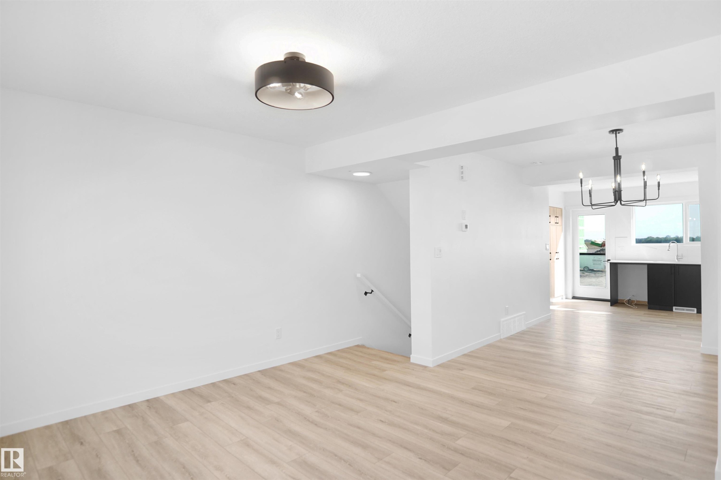 18720 18 Avenue, Edmonton, AB - Indoor