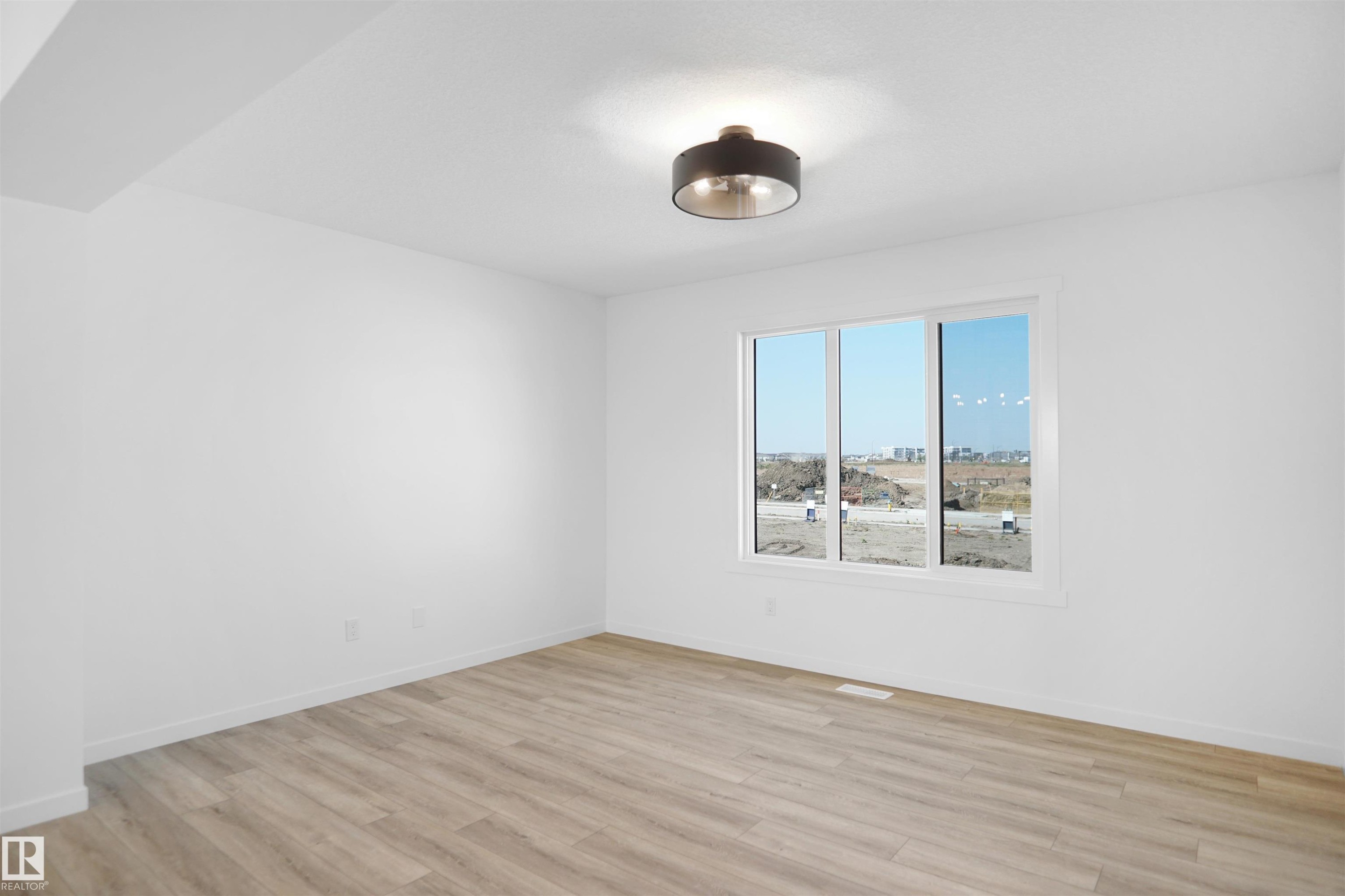 18720 18 Avenue, Edmonton, AB - Indoor Photo Showing Other Room