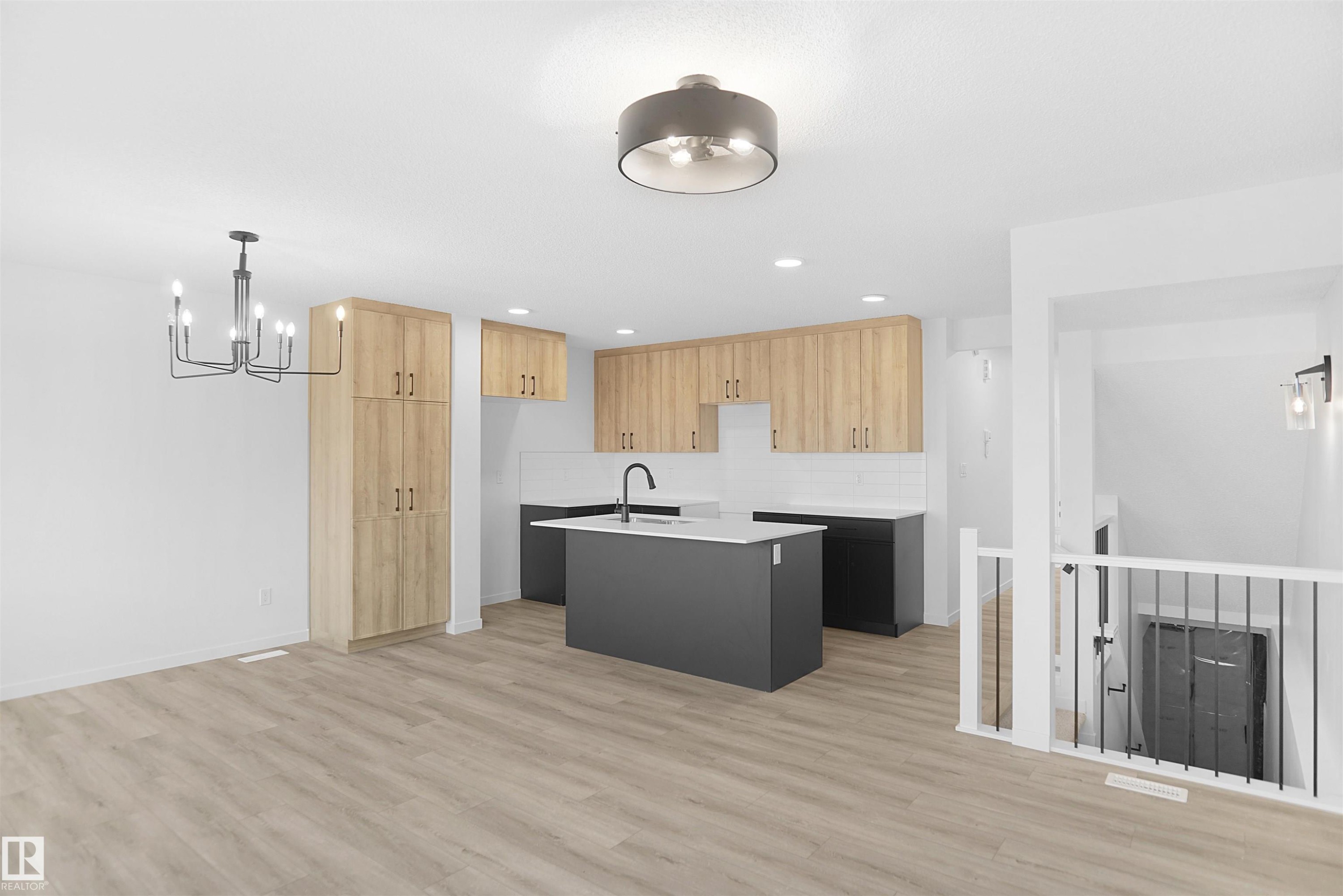 32 1430 Aster Way, Edmonton, AB - Indoor Photo Showing Kitchen