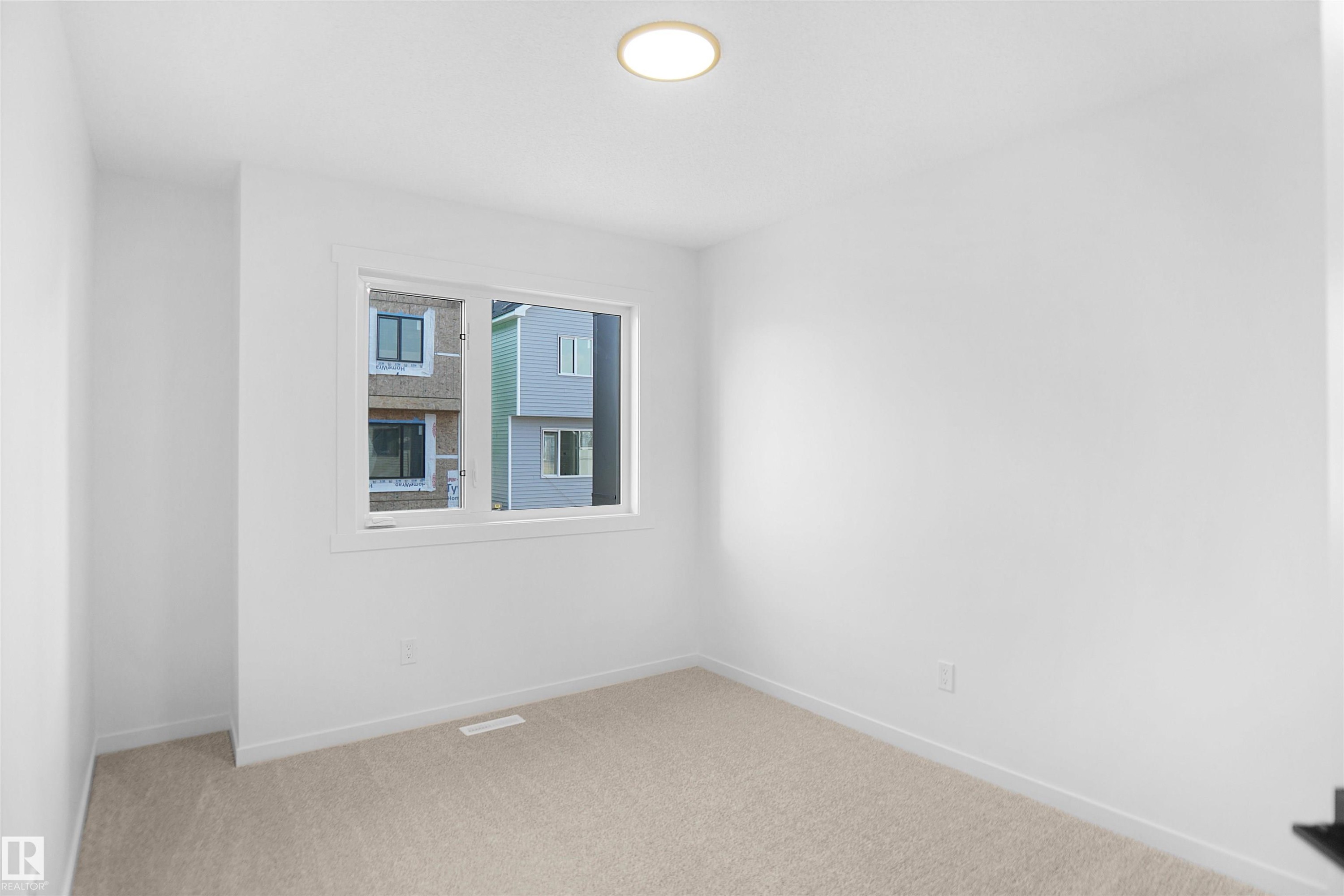 32 1430 Aster Way, Edmonton, AB - Indoor Photo Showing Other Room