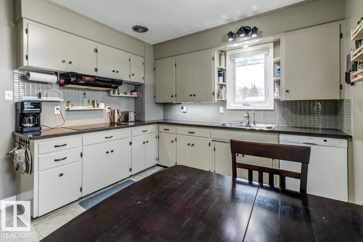 9819 67 Avenue, Edmonton, AB - Indoor Photo Showing Kitchen