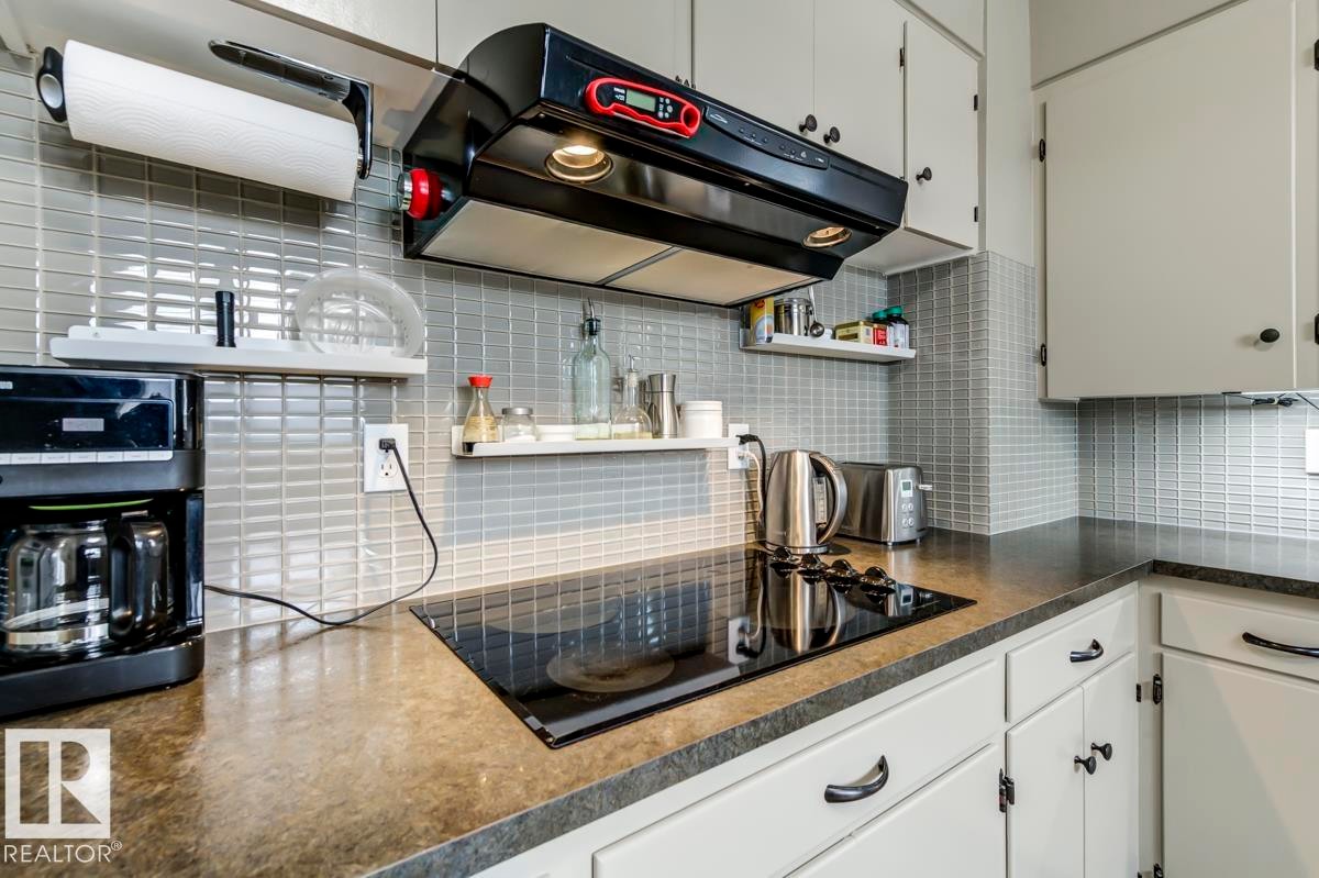 9819 67 Avenue, Edmonton, AB - Indoor Photo Showing Kitchen