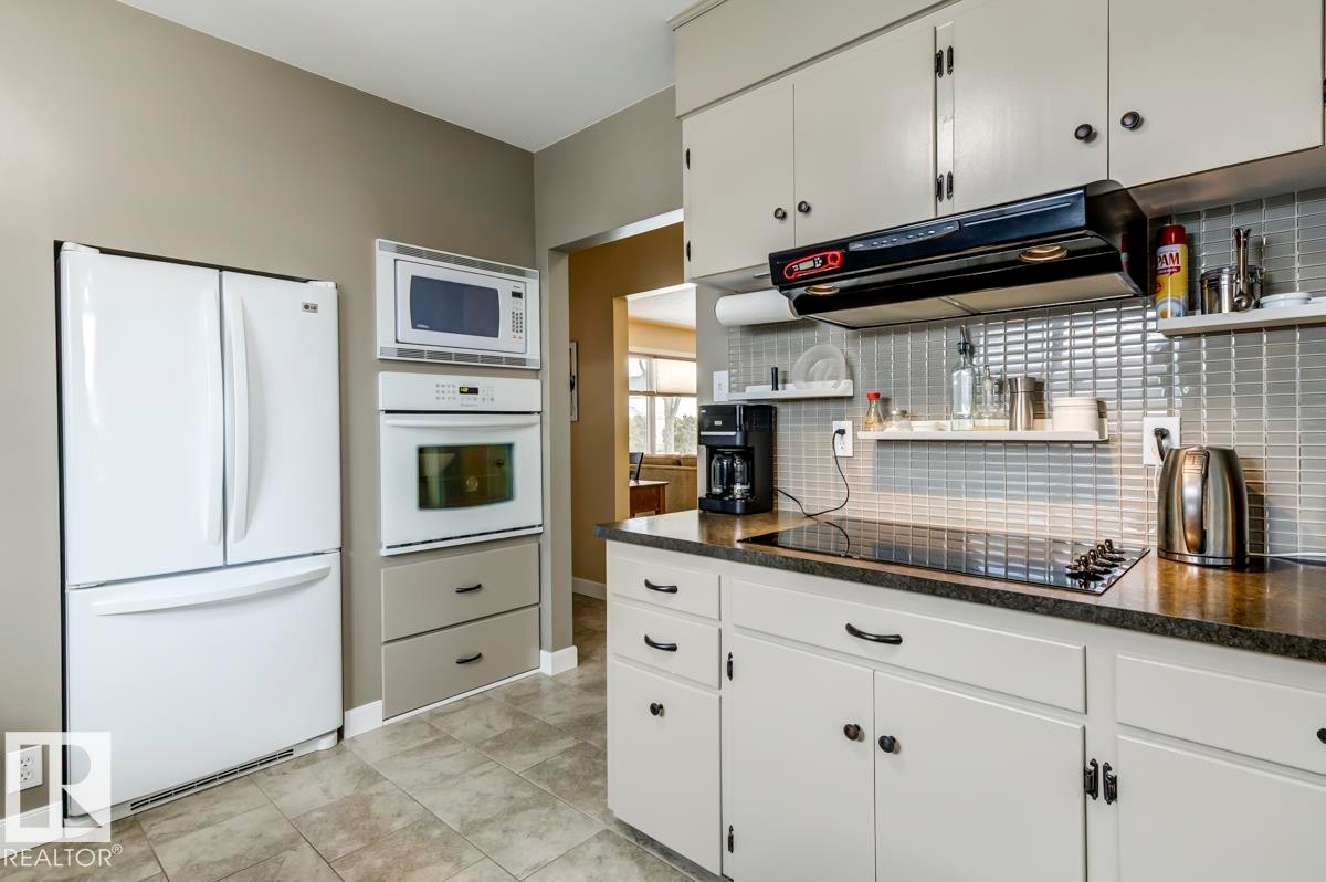 9819 67 Avenue, Edmonton, AB - Indoor Photo Showing Kitchen