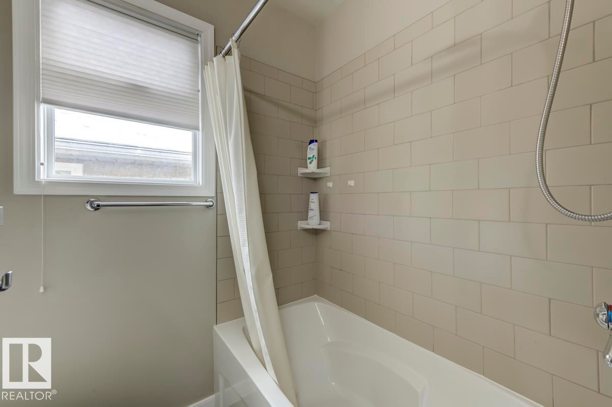 9819 67 Avenue, Edmonton, AB - Indoor Photo Showing Bathroom