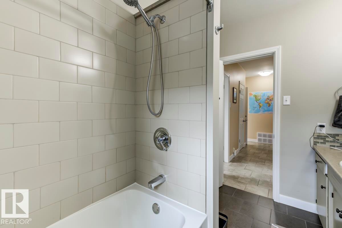 9819 67 Avenue, Edmonton, AB - Indoor Photo Showing Bathroom