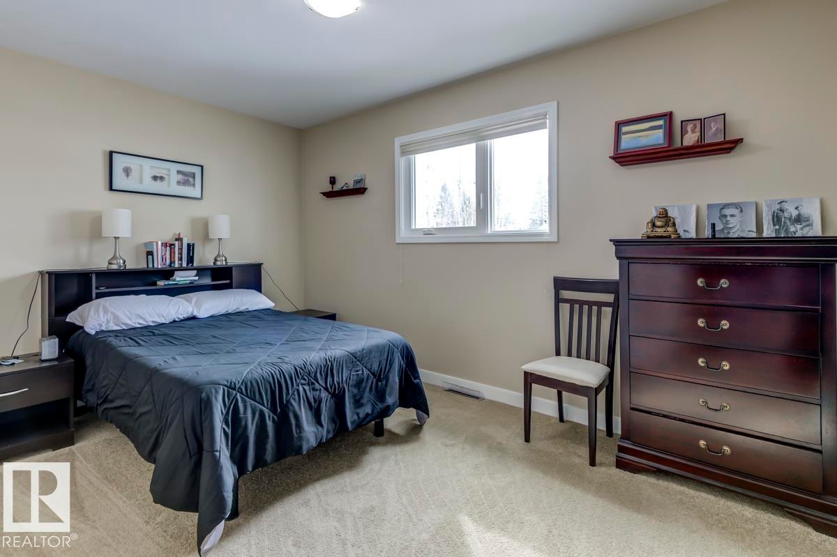 9819 67 Avenue, Edmonton, AB - Indoor Photo Showing Bedroom