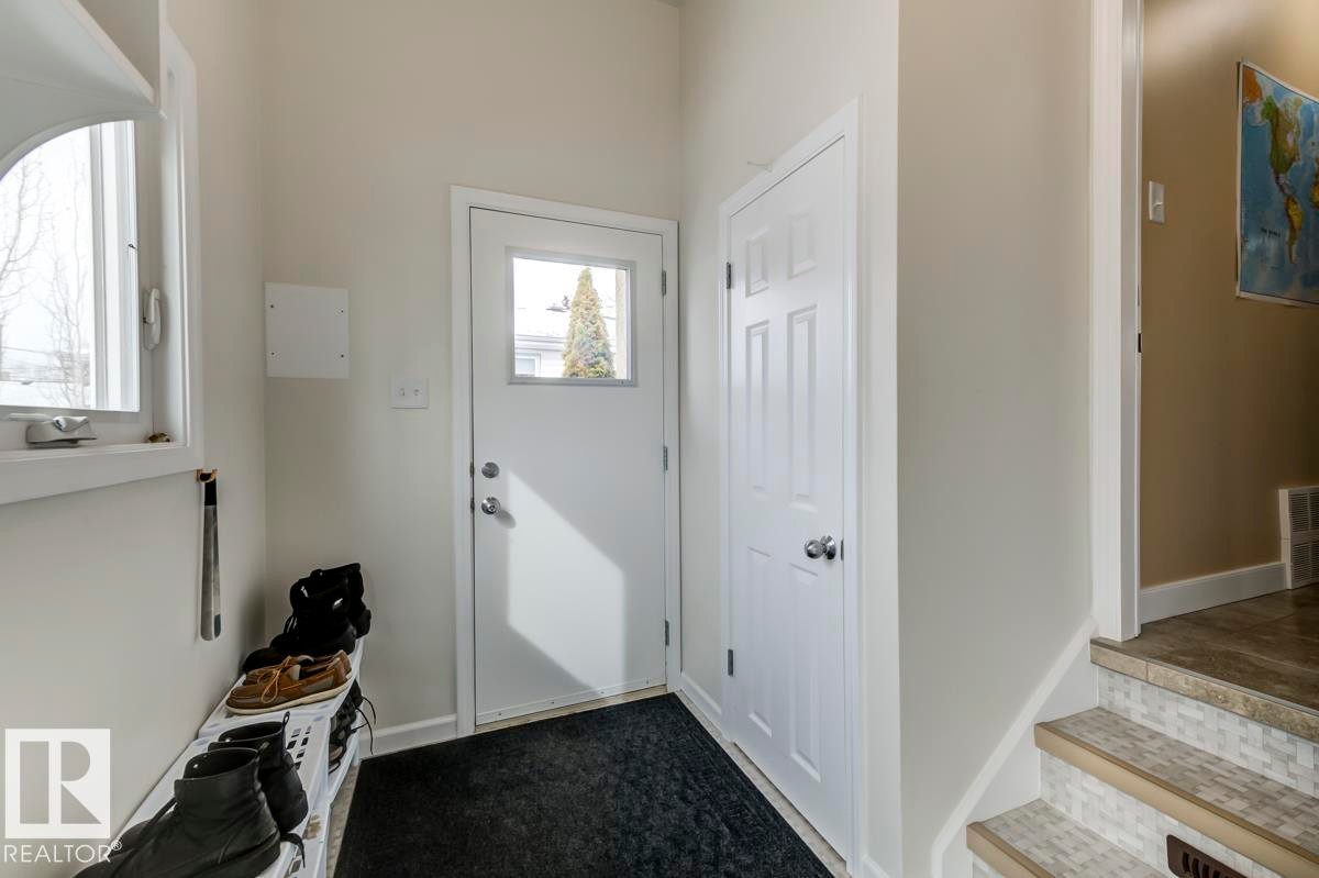9819 67 Avenue, Edmonton, AB - Indoor Photo Showing Other Room