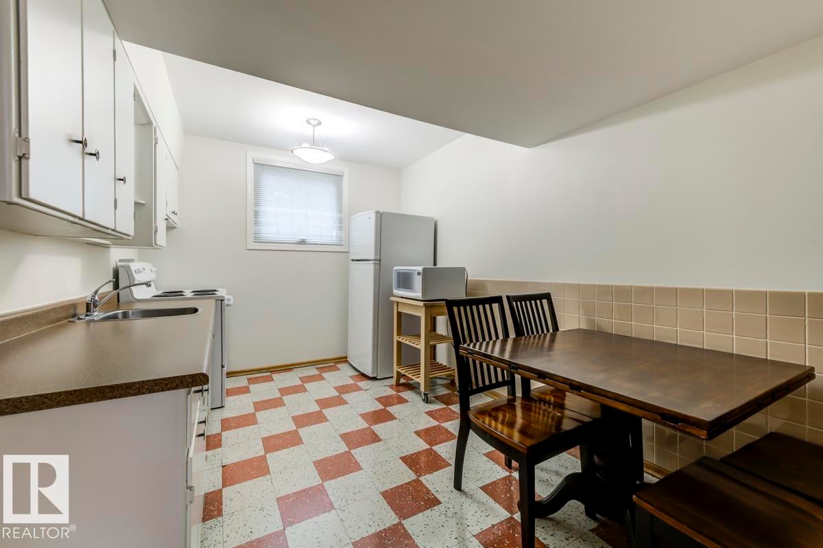 9819 67 Avenue, Edmonton, AB - Indoor