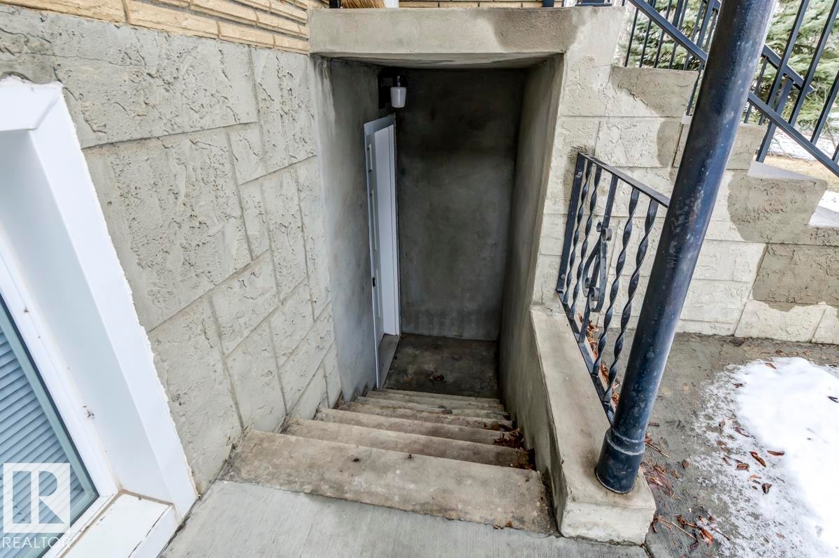 9819 67 Avenue, Edmonton, AB - Indoor