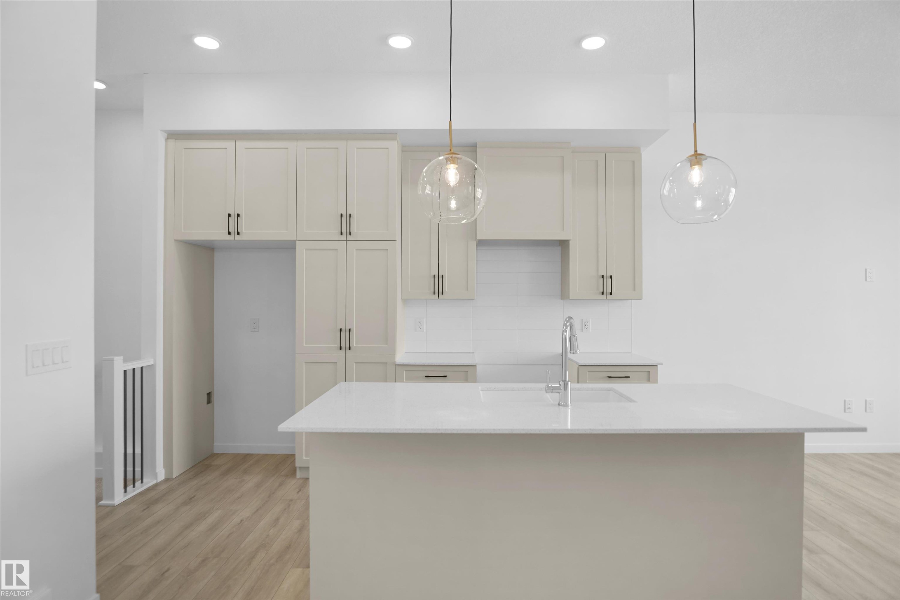 7519 Observer Lane, Edmonton, AB - Indoor Photo Showing Kitchen With Upgraded Kitchen