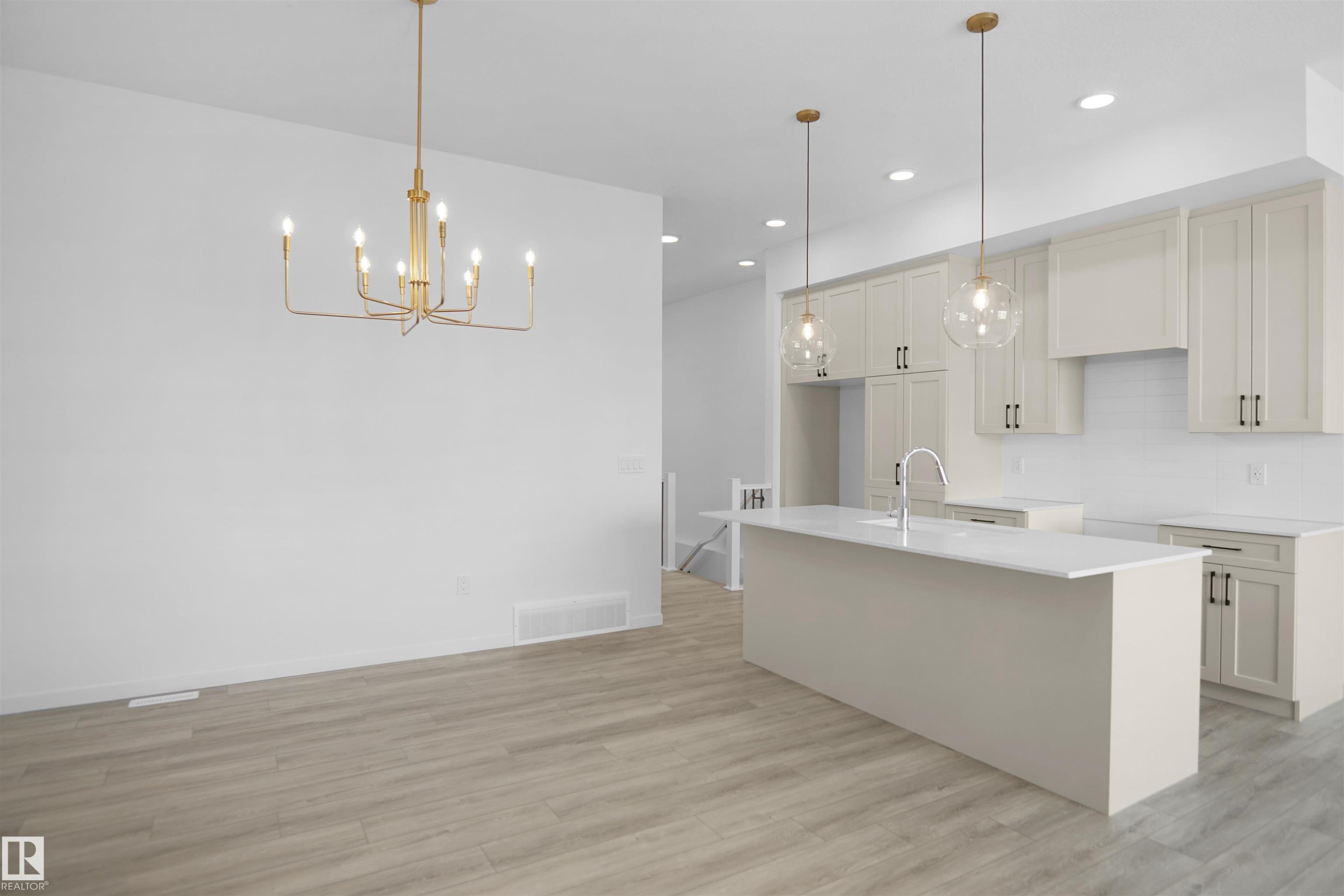 7519 Observer Lane, Edmonton, AB - Indoor Photo Showing Kitchen With Upgraded Kitchen