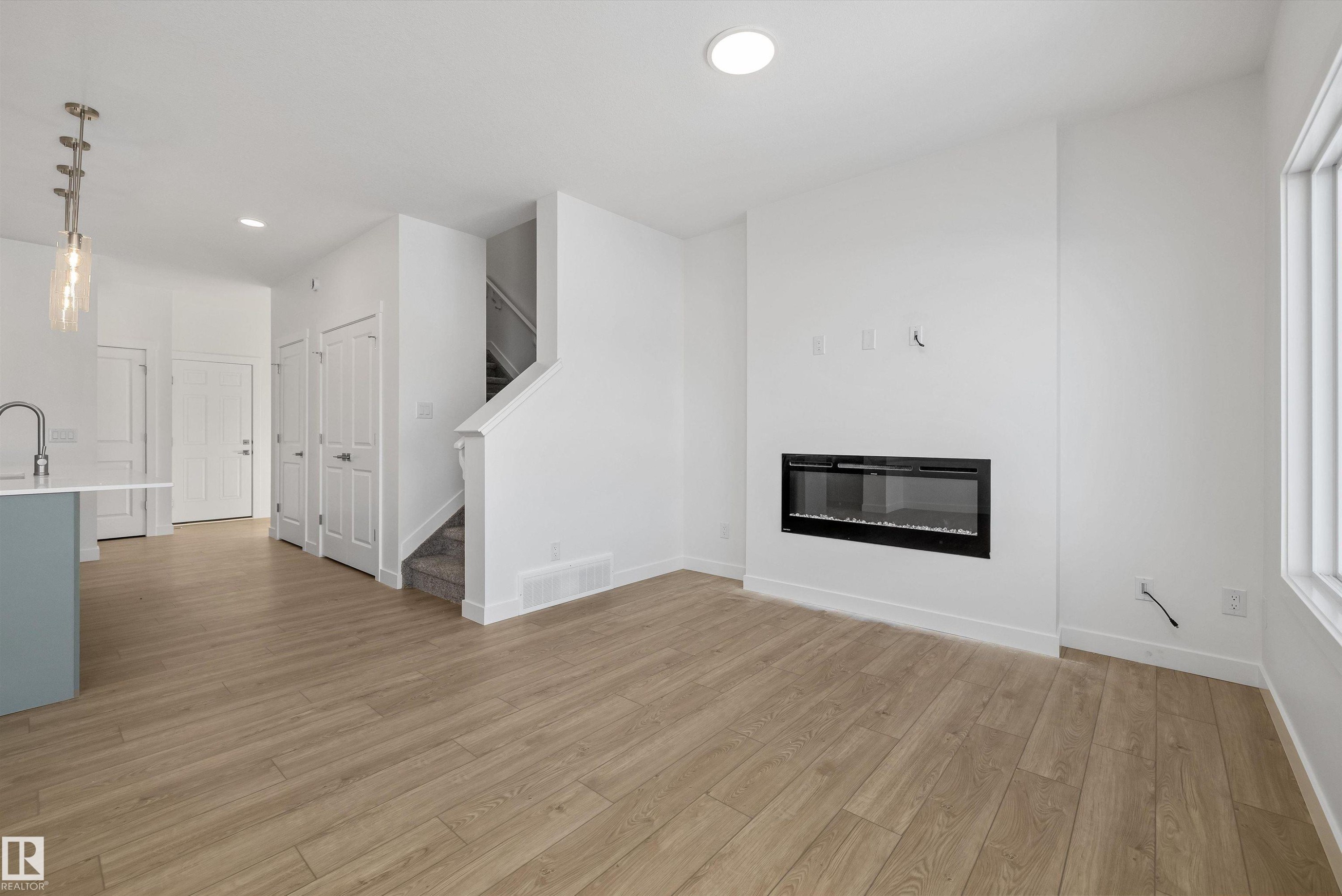 1054 Cristall Crescent, Edmonton, AB - Indoor Photo Showing Living Room With Fireplace