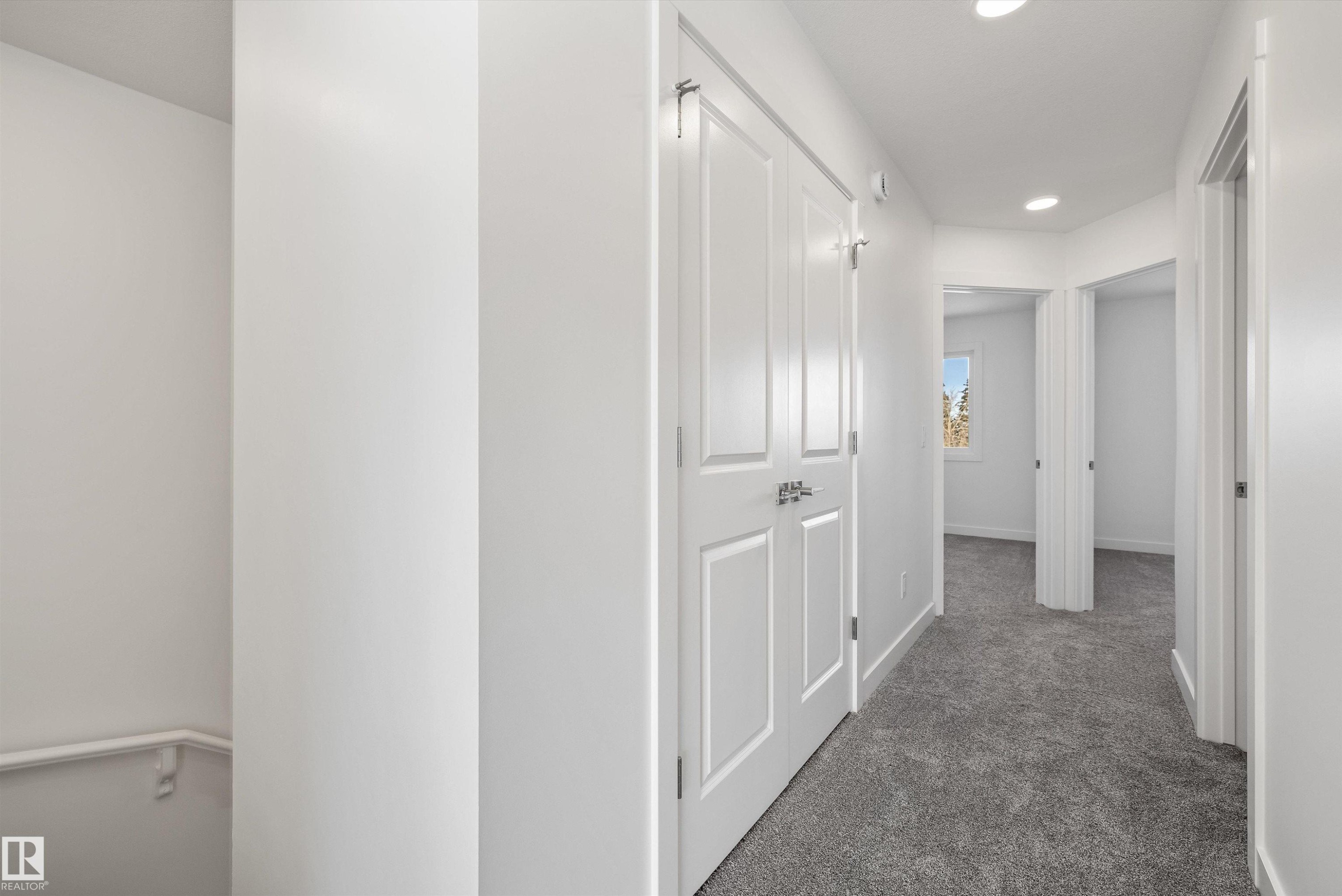 1054 Cristall Crescent, Edmonton, AB - Indoor Photo Showing Other Room