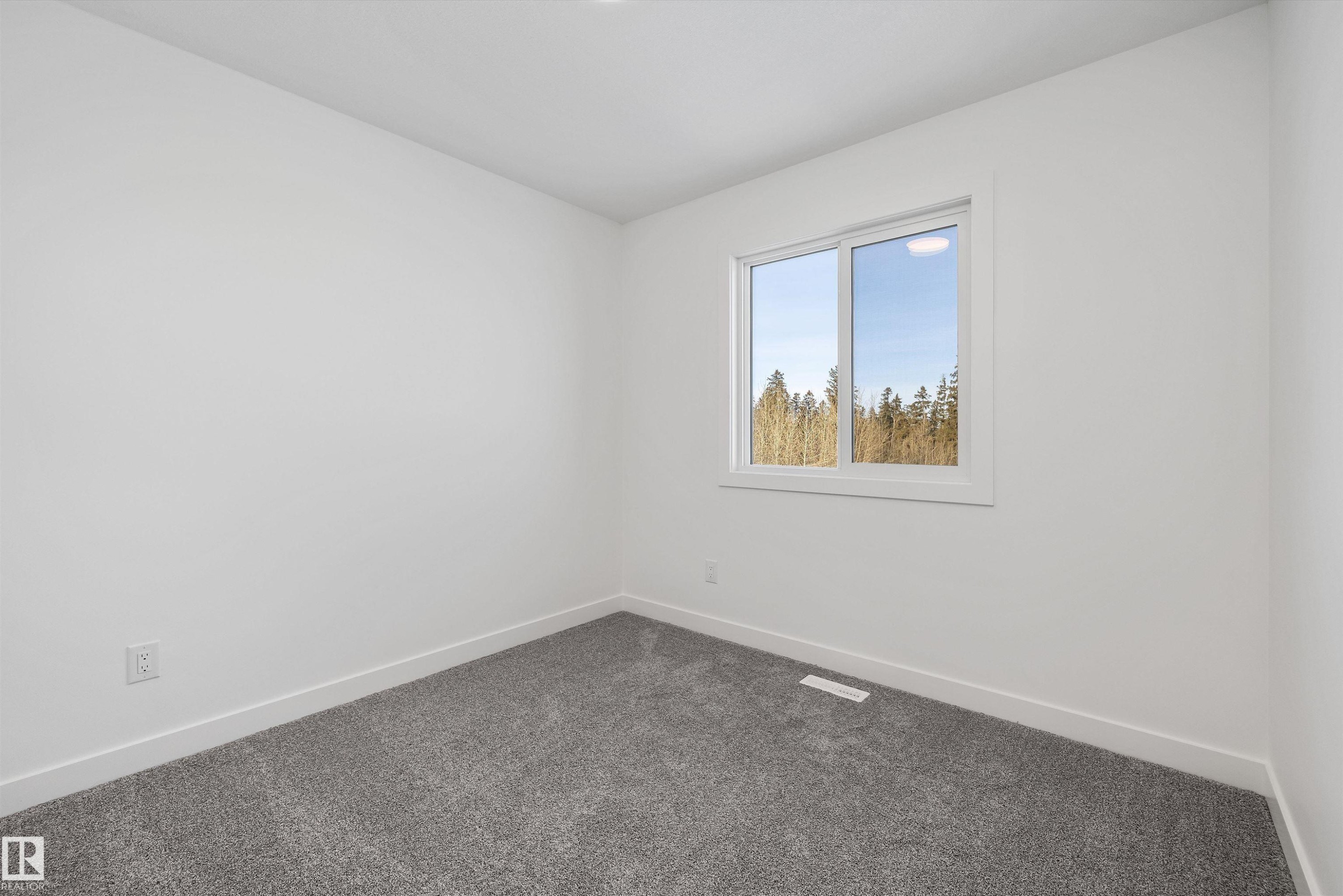 1054 Cristall Crescent, Edmonton, AB - Indoor Photo Showing Other Room