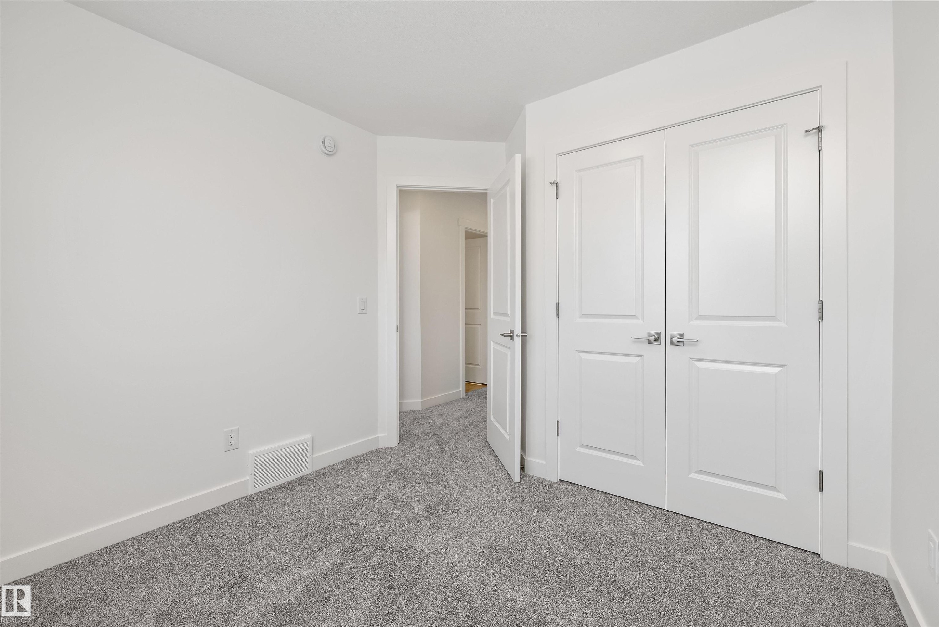 1054 Cristall Crescent, Edmonton, AB - Indoor Photo Showing Other Room