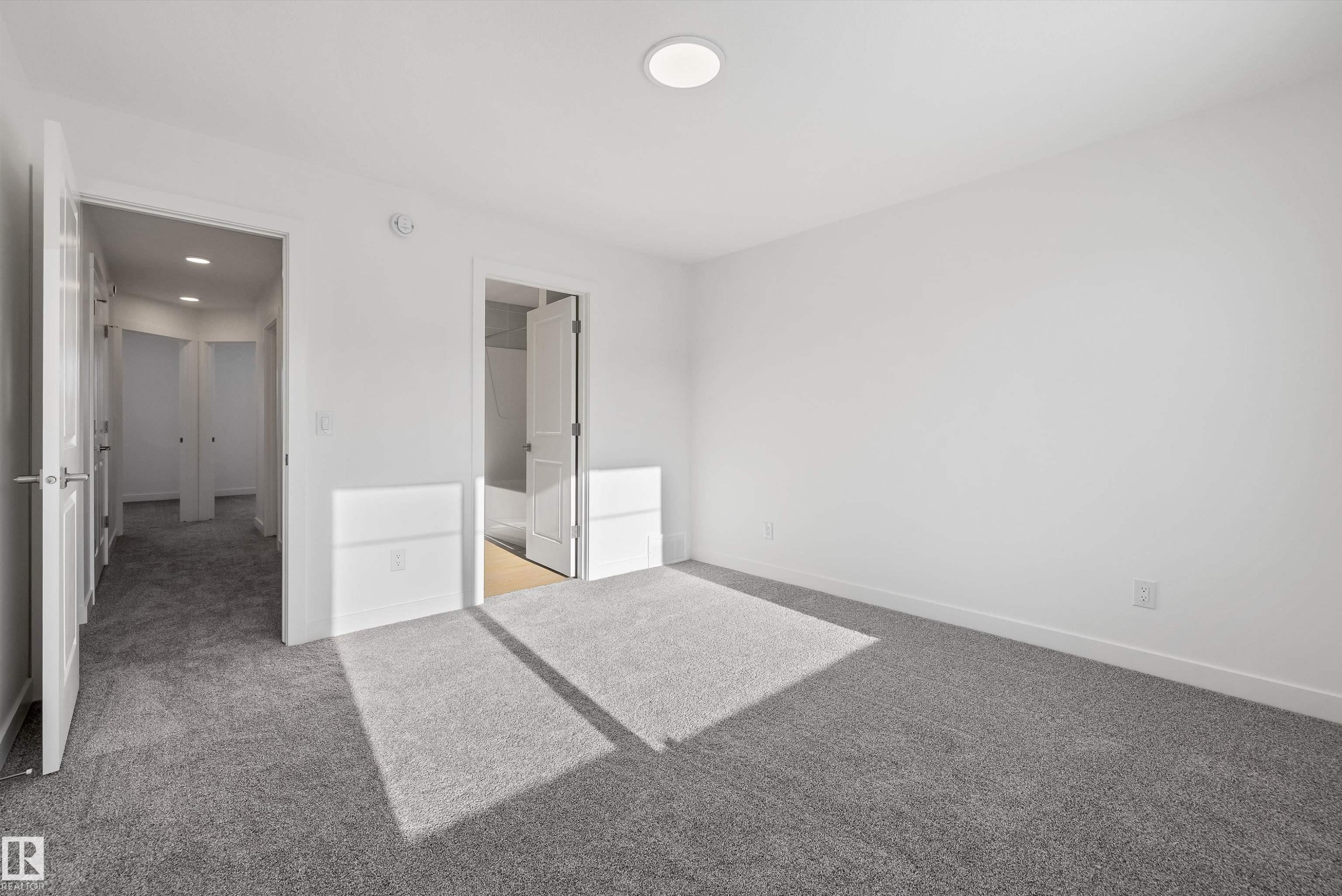 1054 Cristall Crescent, Edmonton, AB - Indoor Photo Showing Other Room