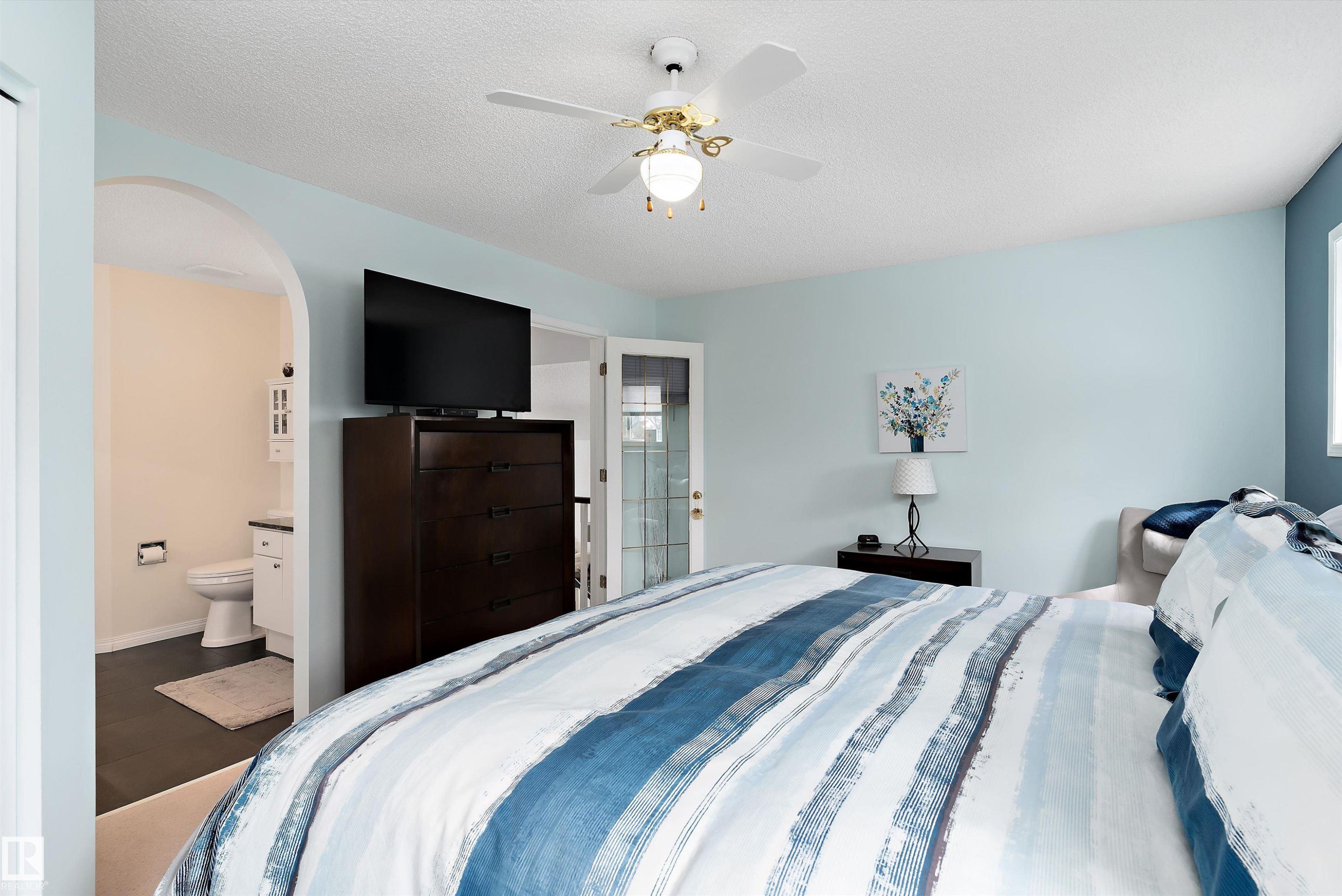 This inviting room features light blue walls and a ceiling fan with integrated lighting - 322 Pearson Crescent, Edmonton, AB - Indoor Photo Showing Bedroom